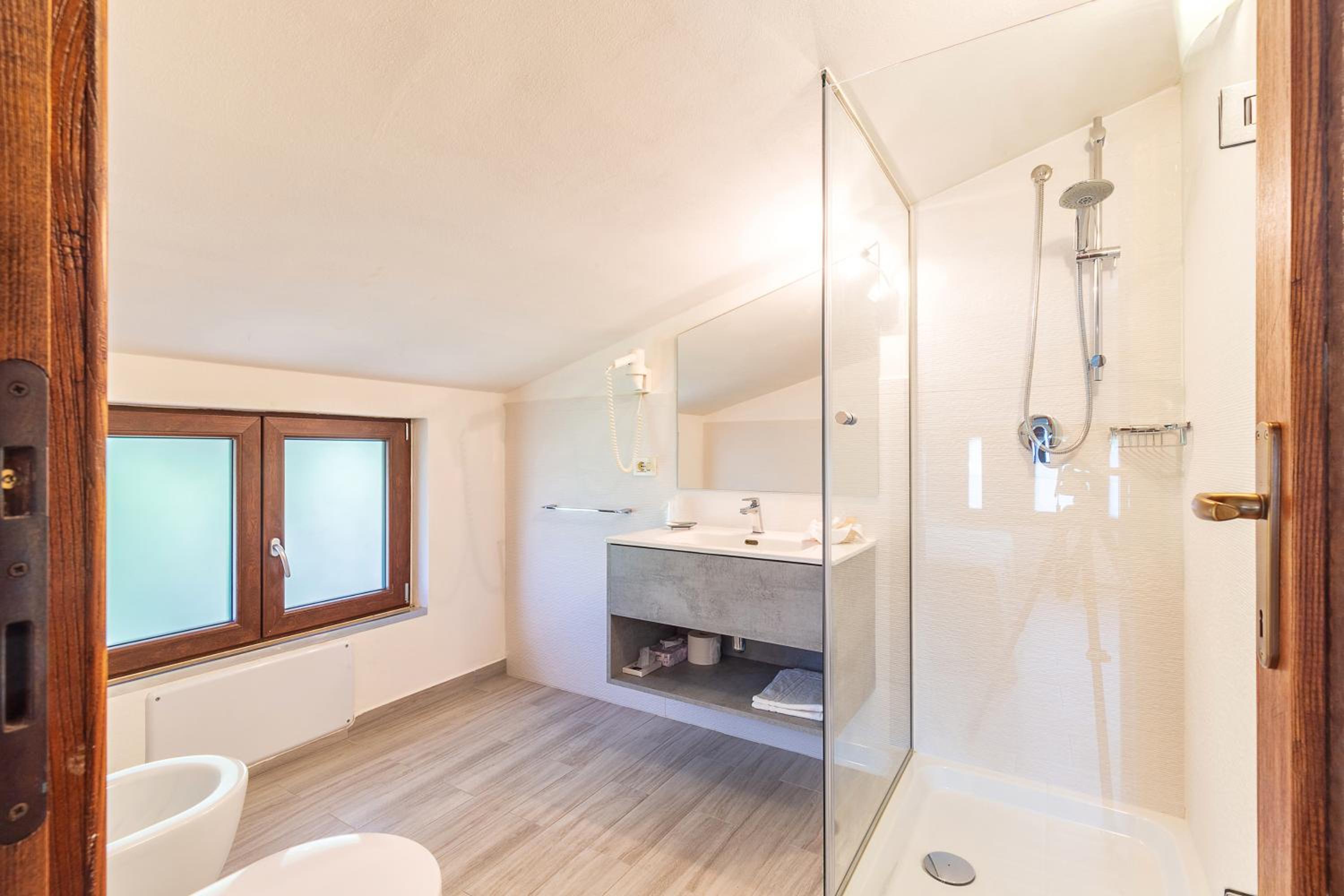 Double or Twin Room - Photo 12