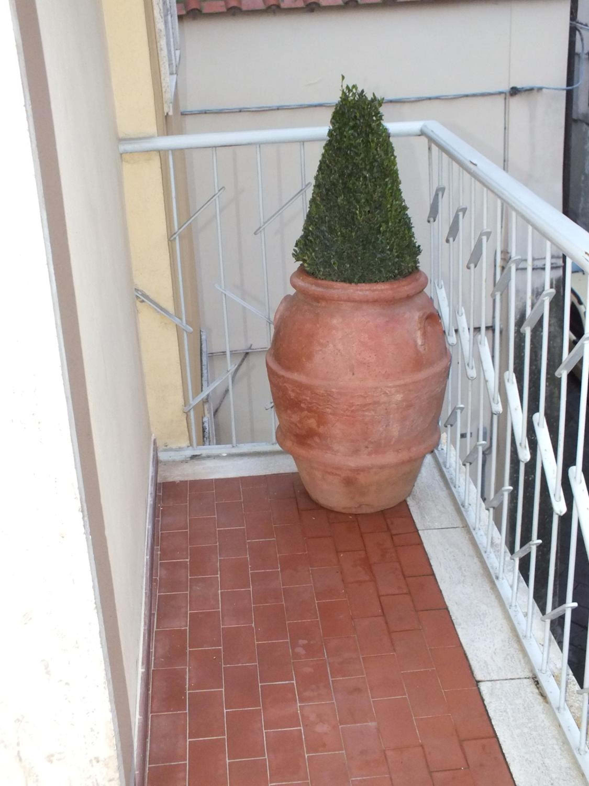 One-Bedroom Apartment - Photo 90