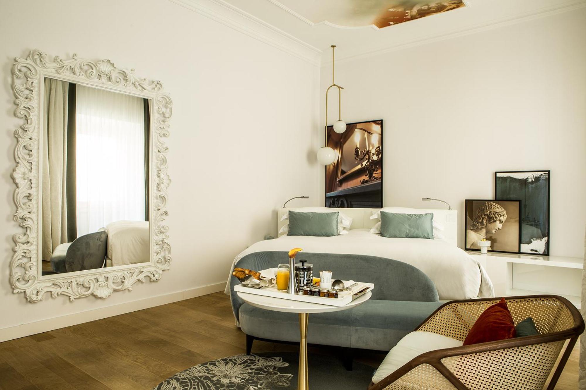 Premium Luxury Room thumbnail 6