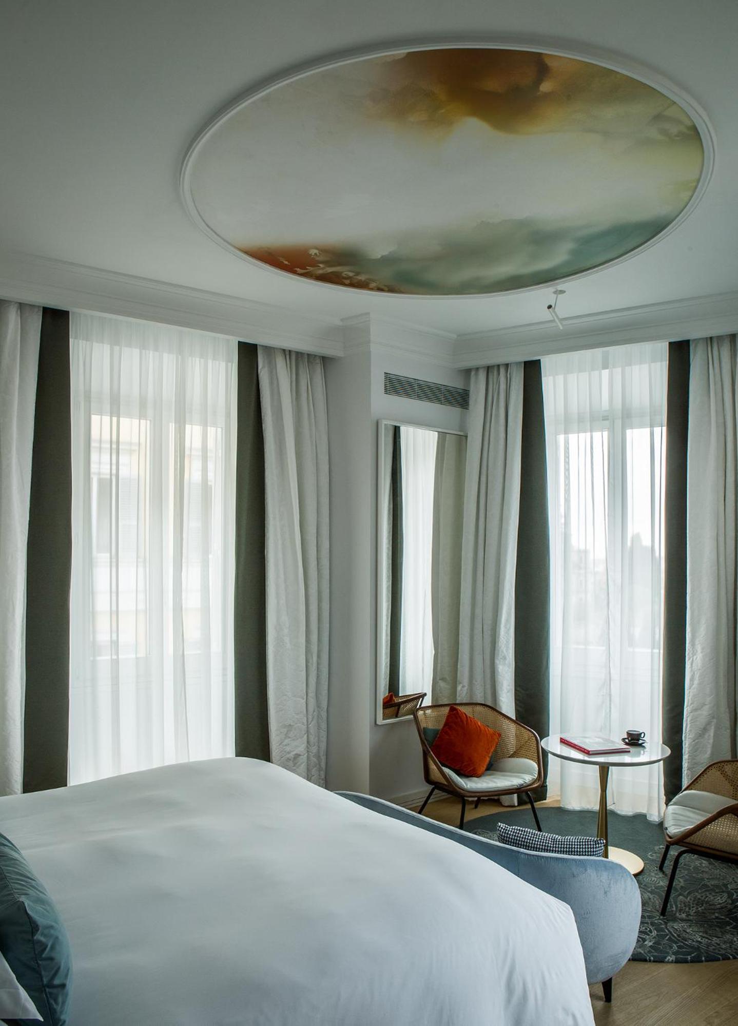 Premium Luxury Room thumbnail 5