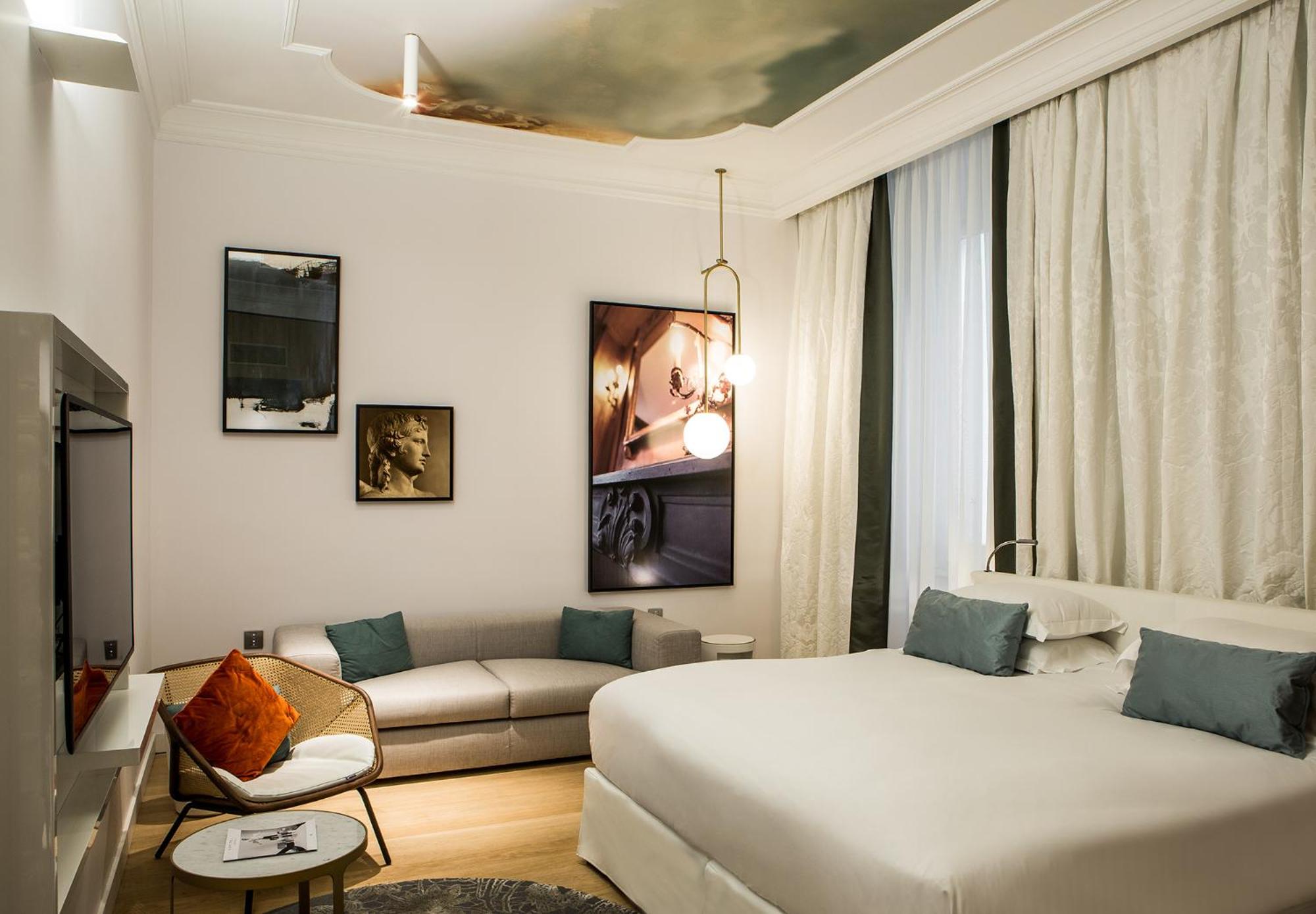 Luxury Room thumbnail 6