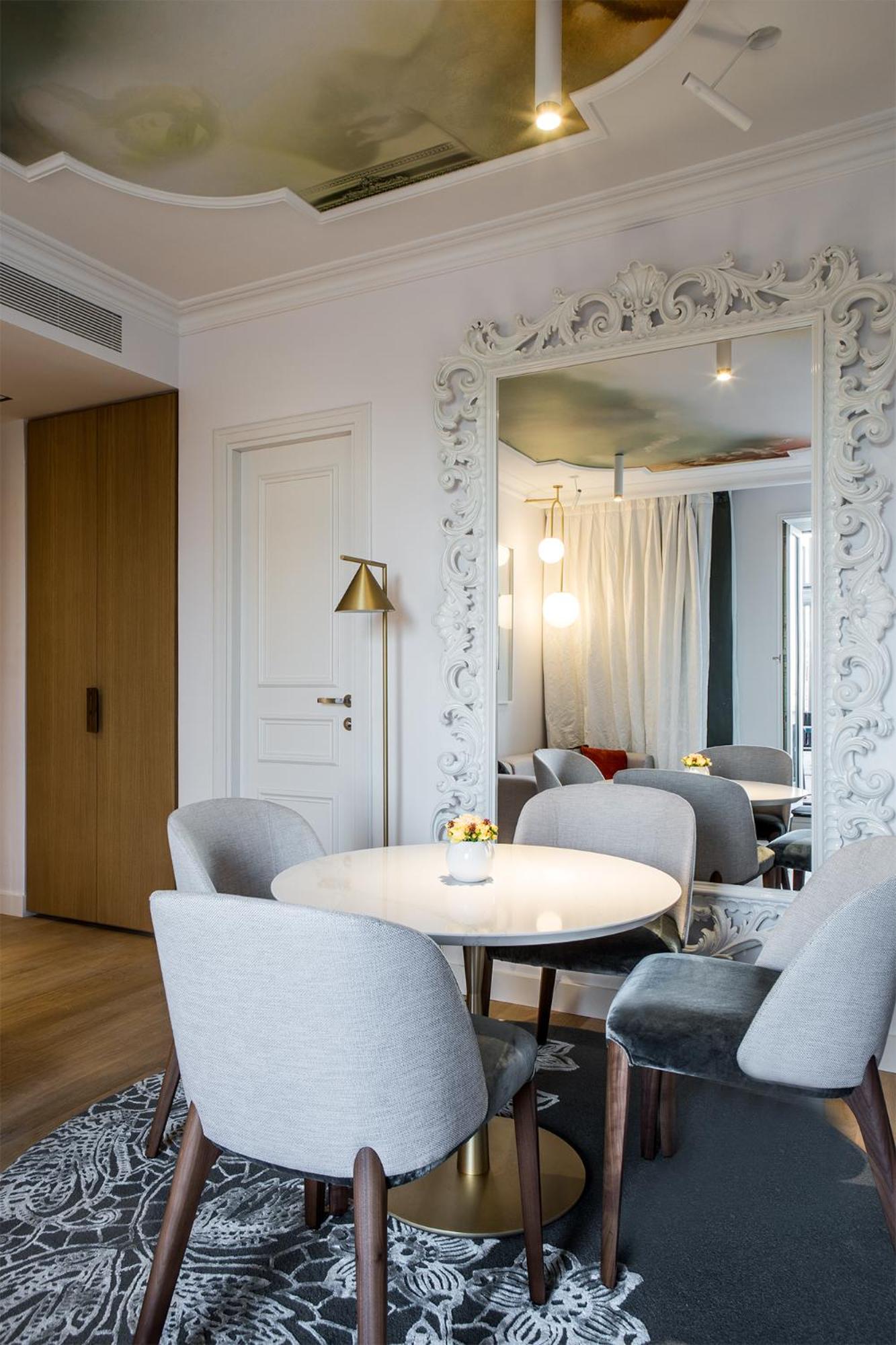 Deluxe King Suite