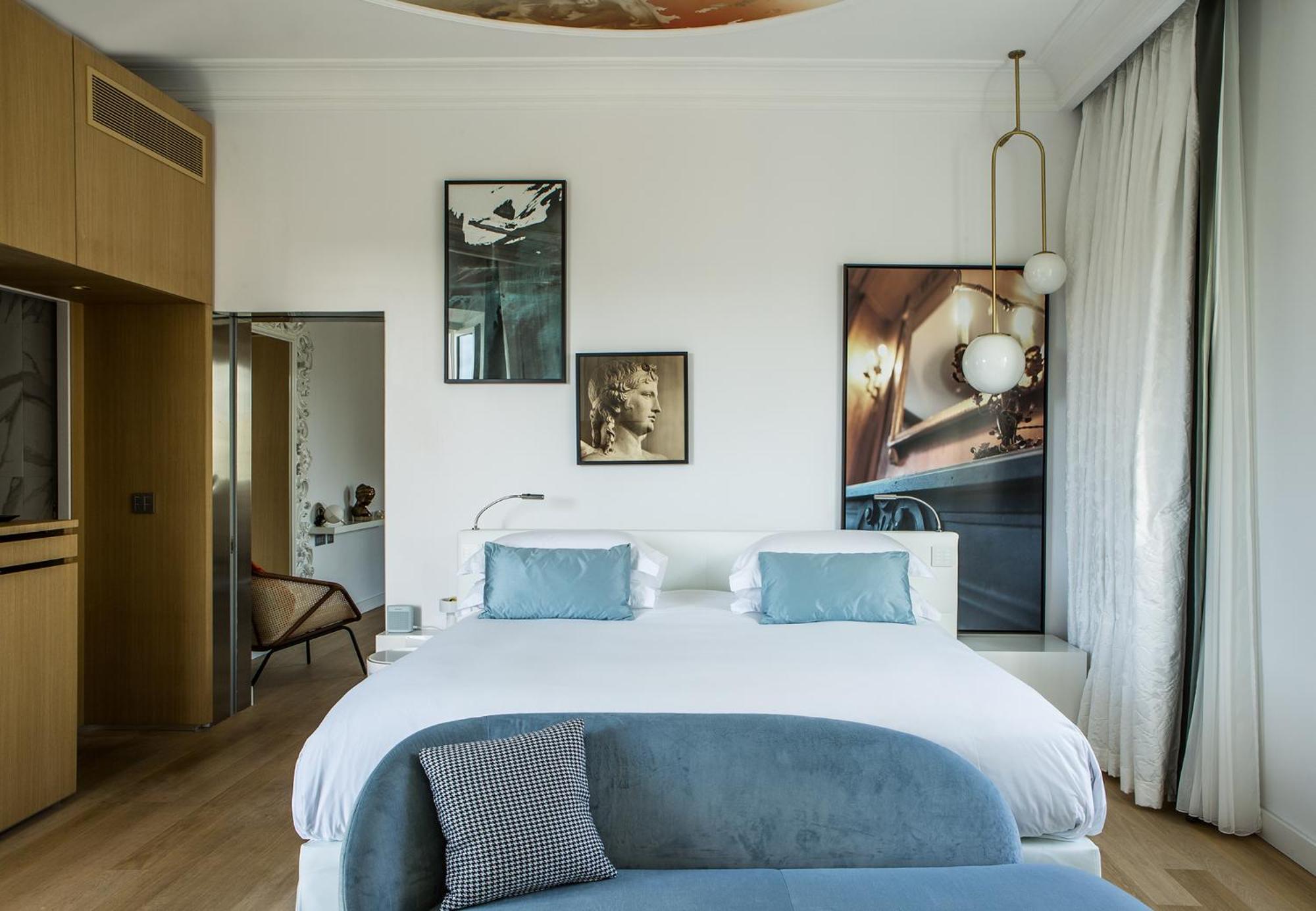 Deluxe Suite with One King Bed (Non Smoking)