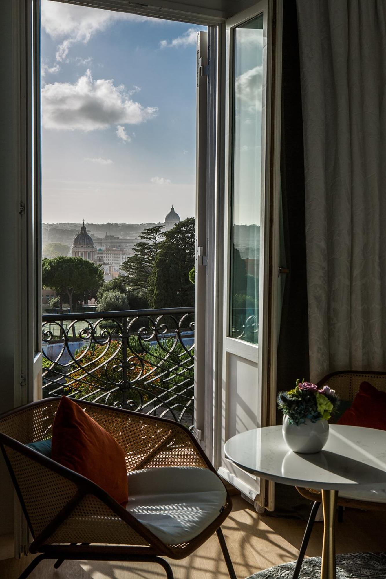 Deluxe King Suite