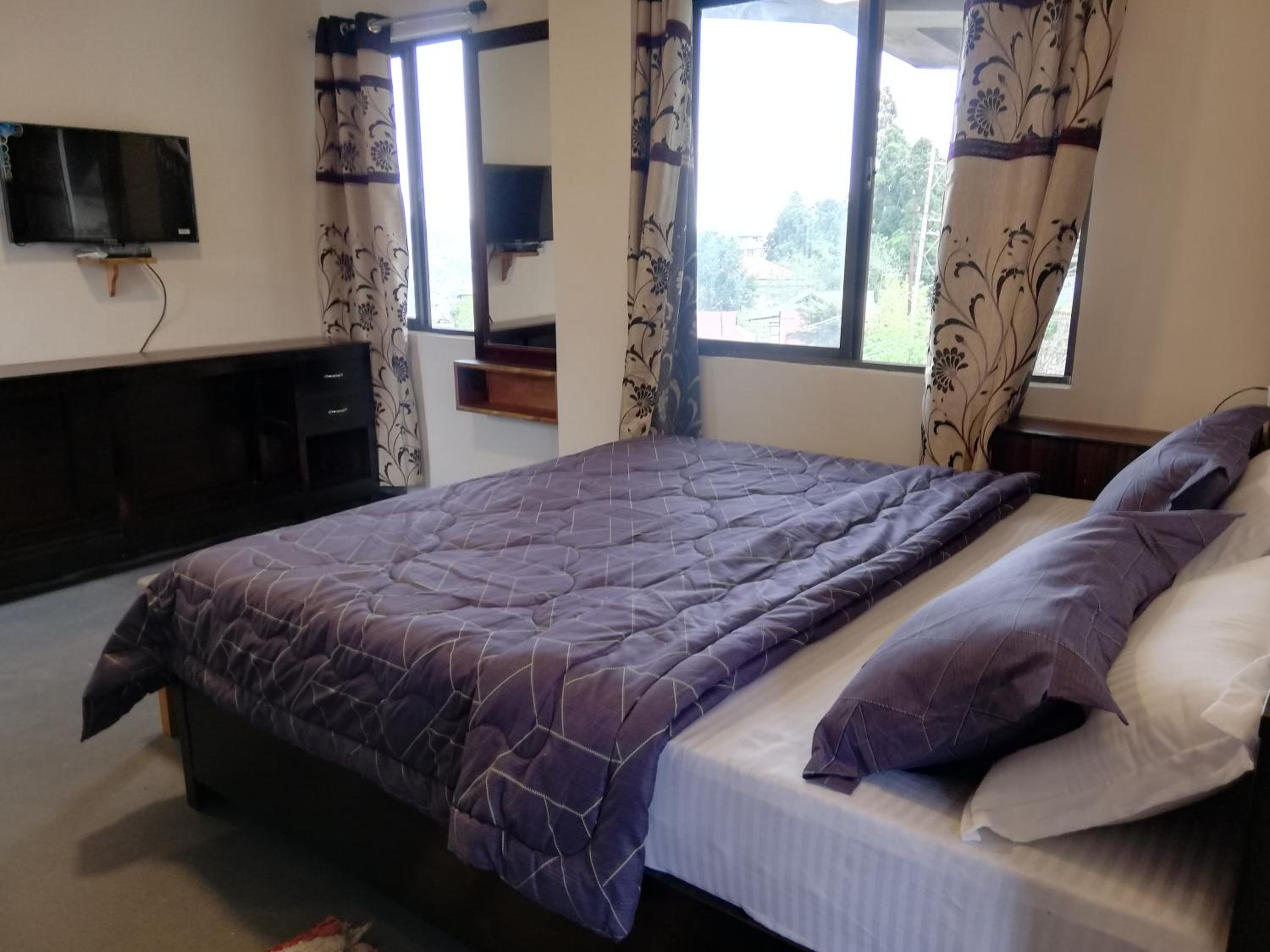 Deluxe King Room - Top Floor photo 3