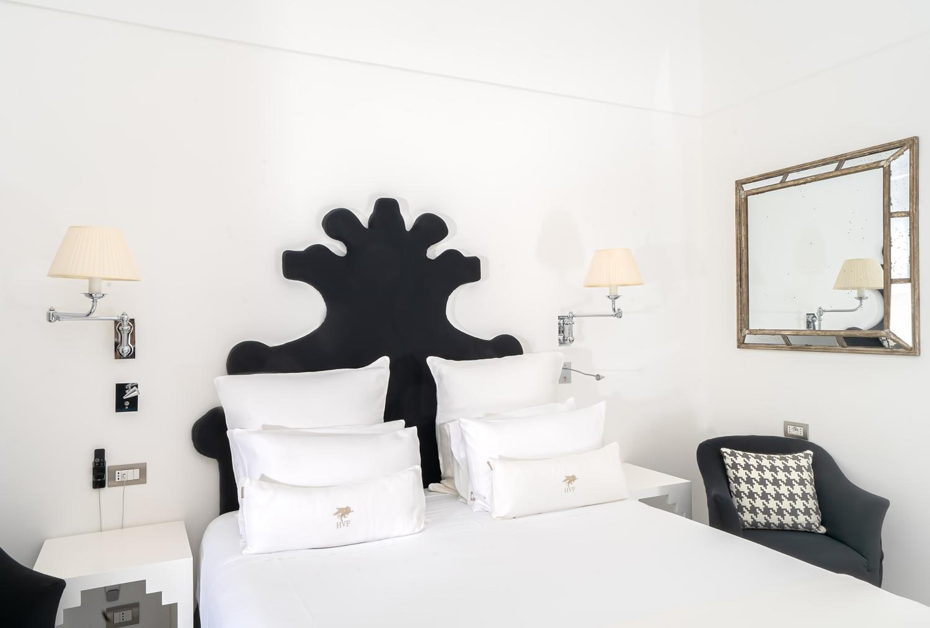 Large Double Room - Photo 7