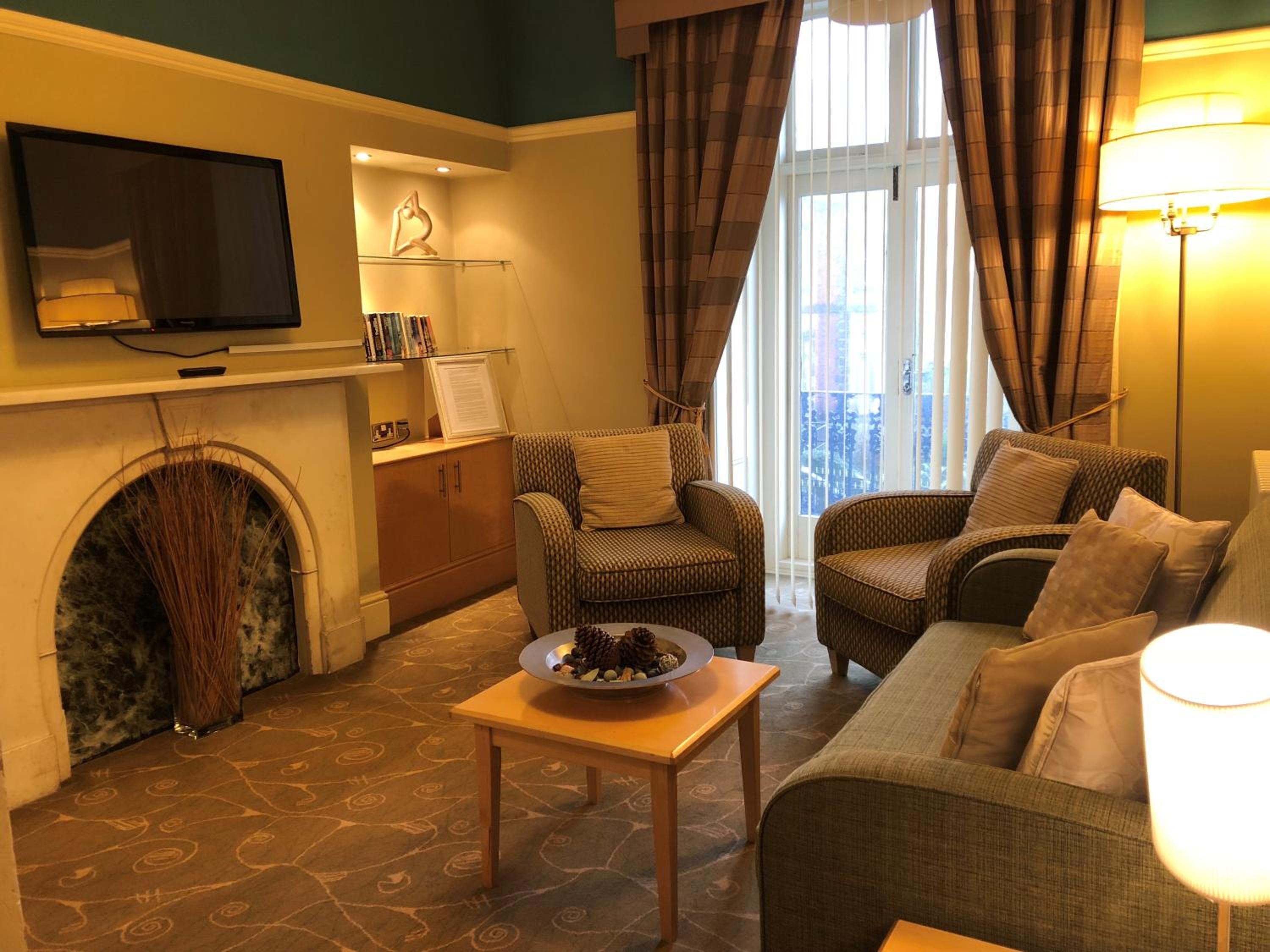 Superior Suite - Photo 8