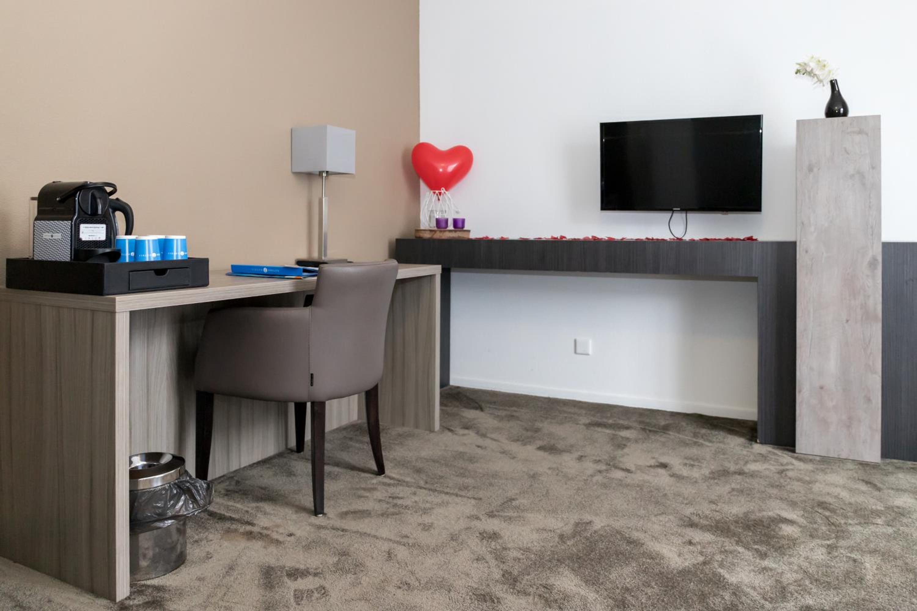 Suite - Photo 2