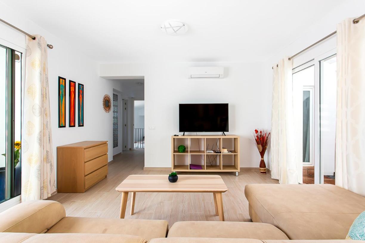 Three-Bedroom Apartment photo 2