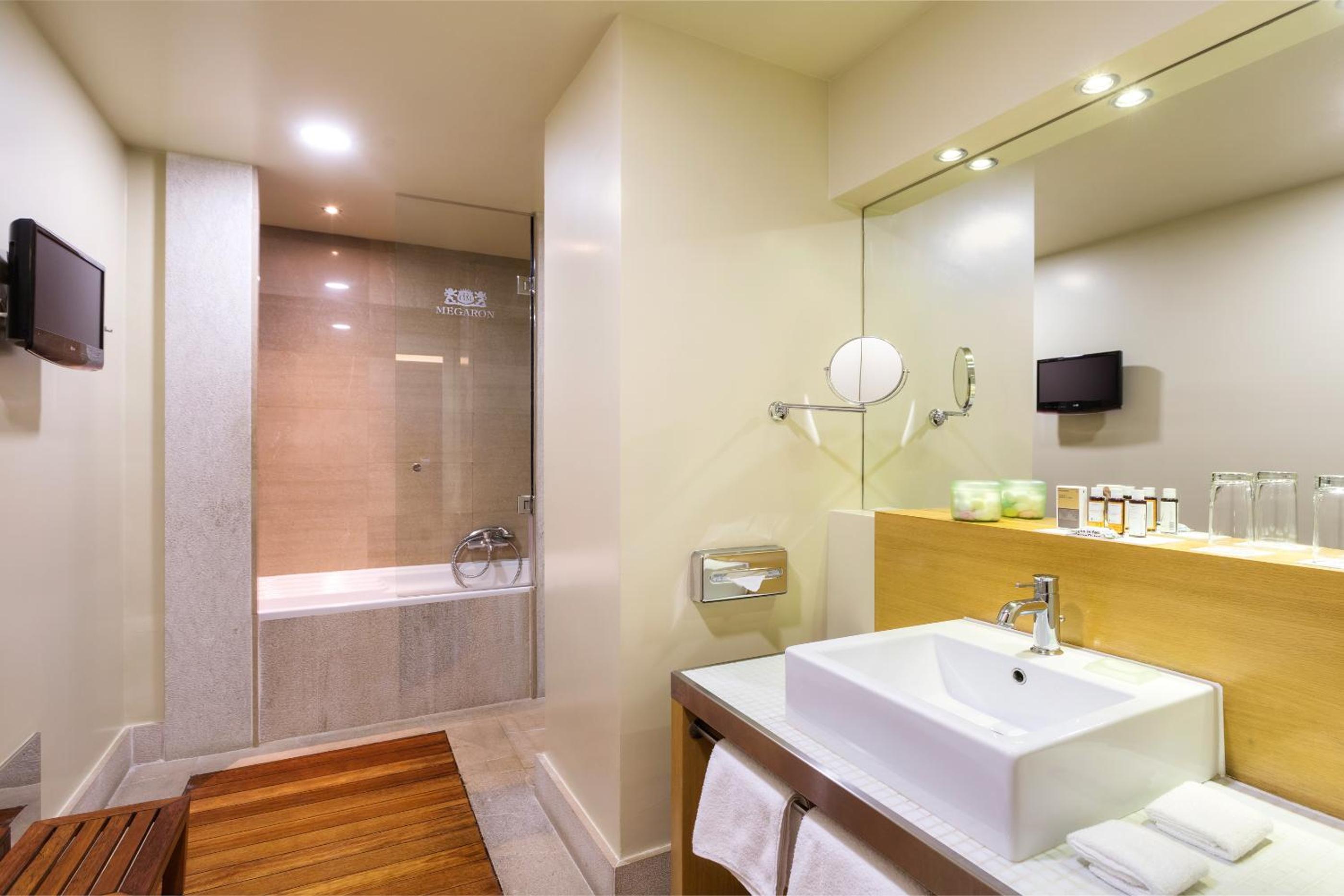 VIP Double Room with Sea & Venetian Fortress View - Photo 4