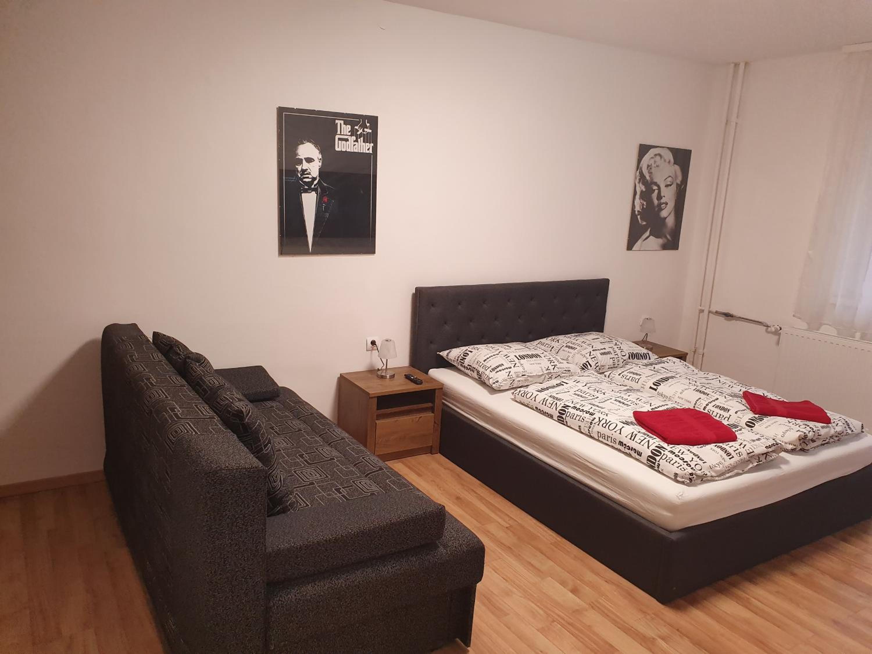 One-Bedroom Apartment photo 1