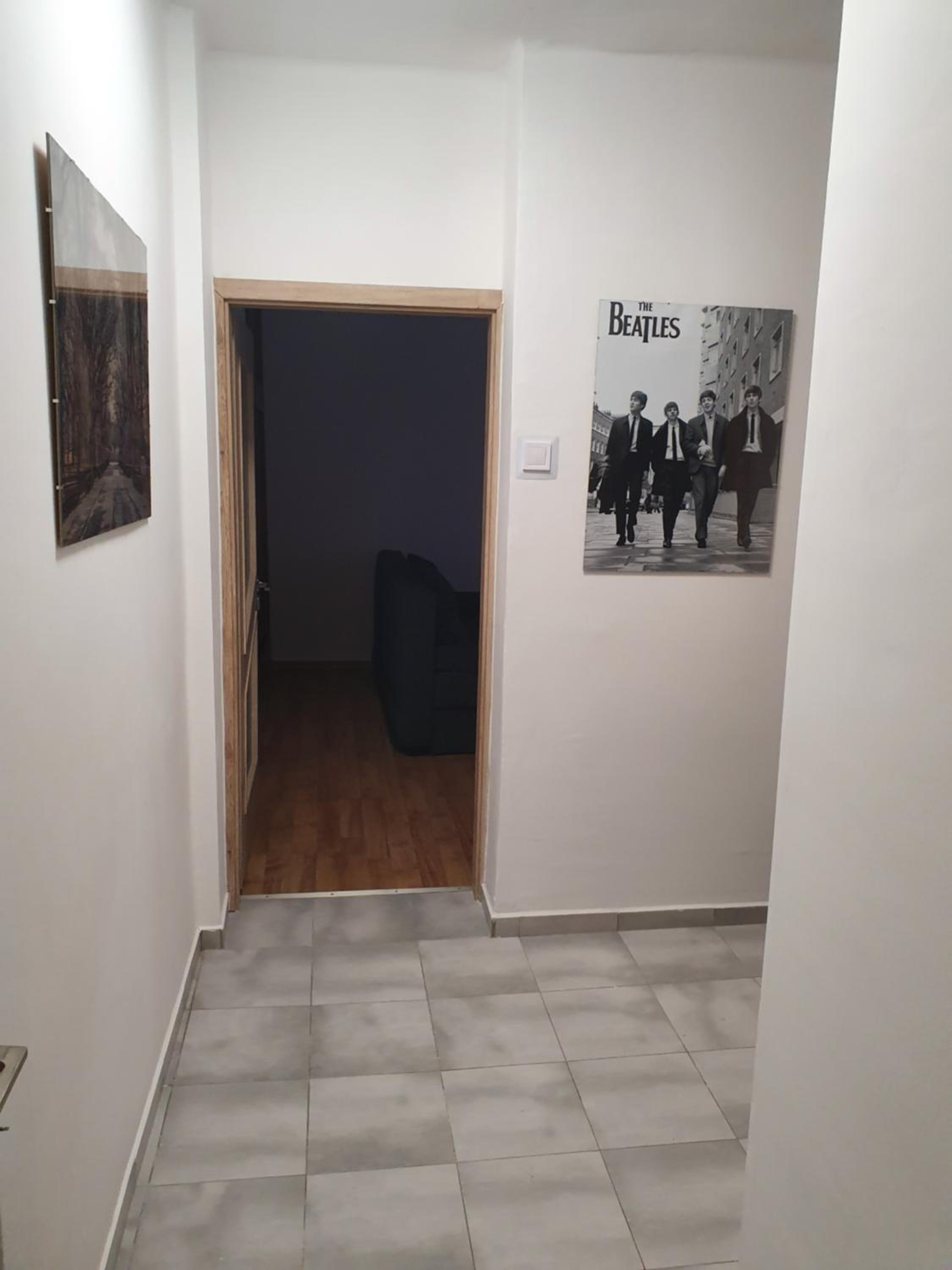 One-Bedroom Apartment photo 2