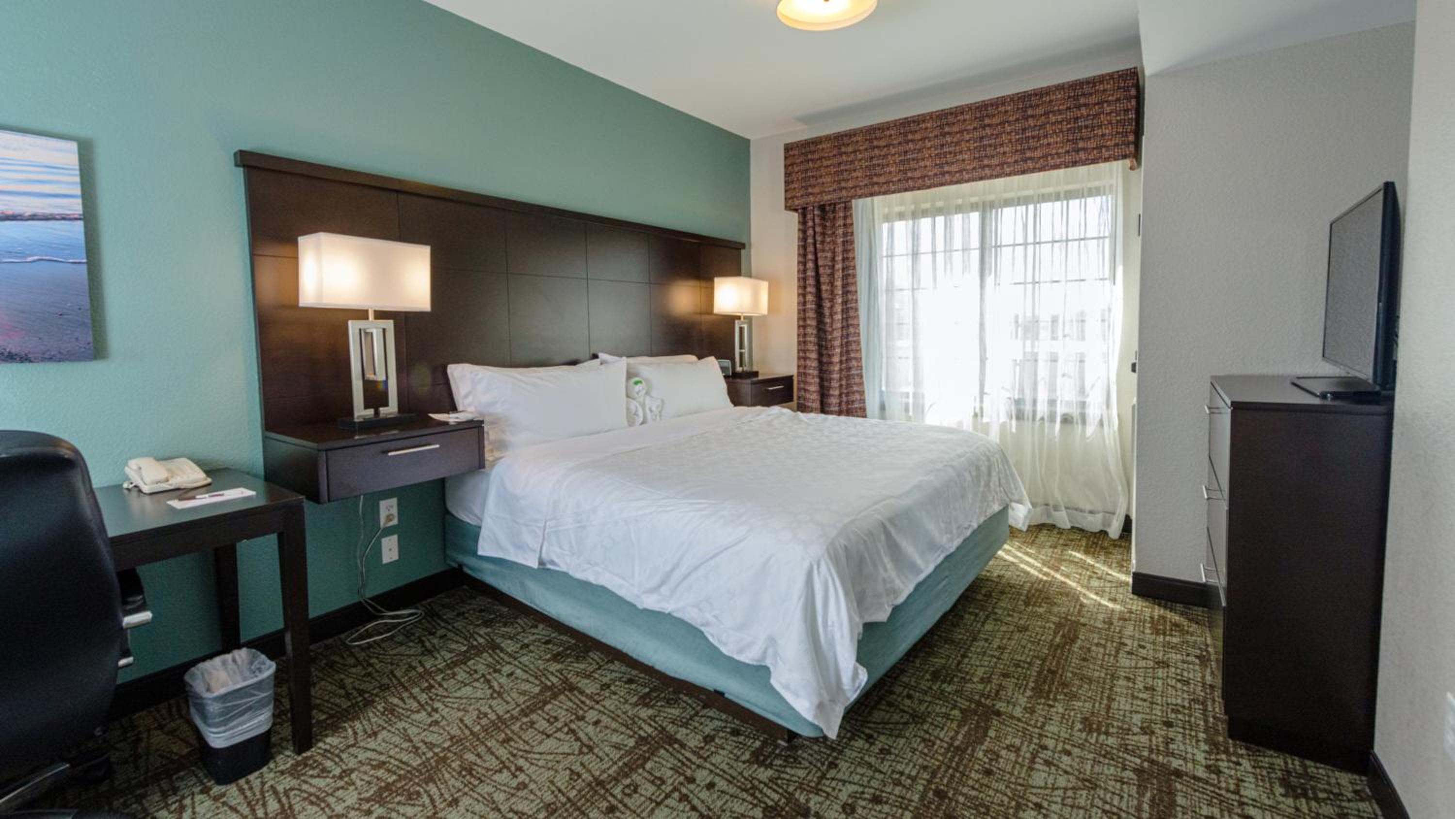 One-Bedroom King Suite - Photo 11