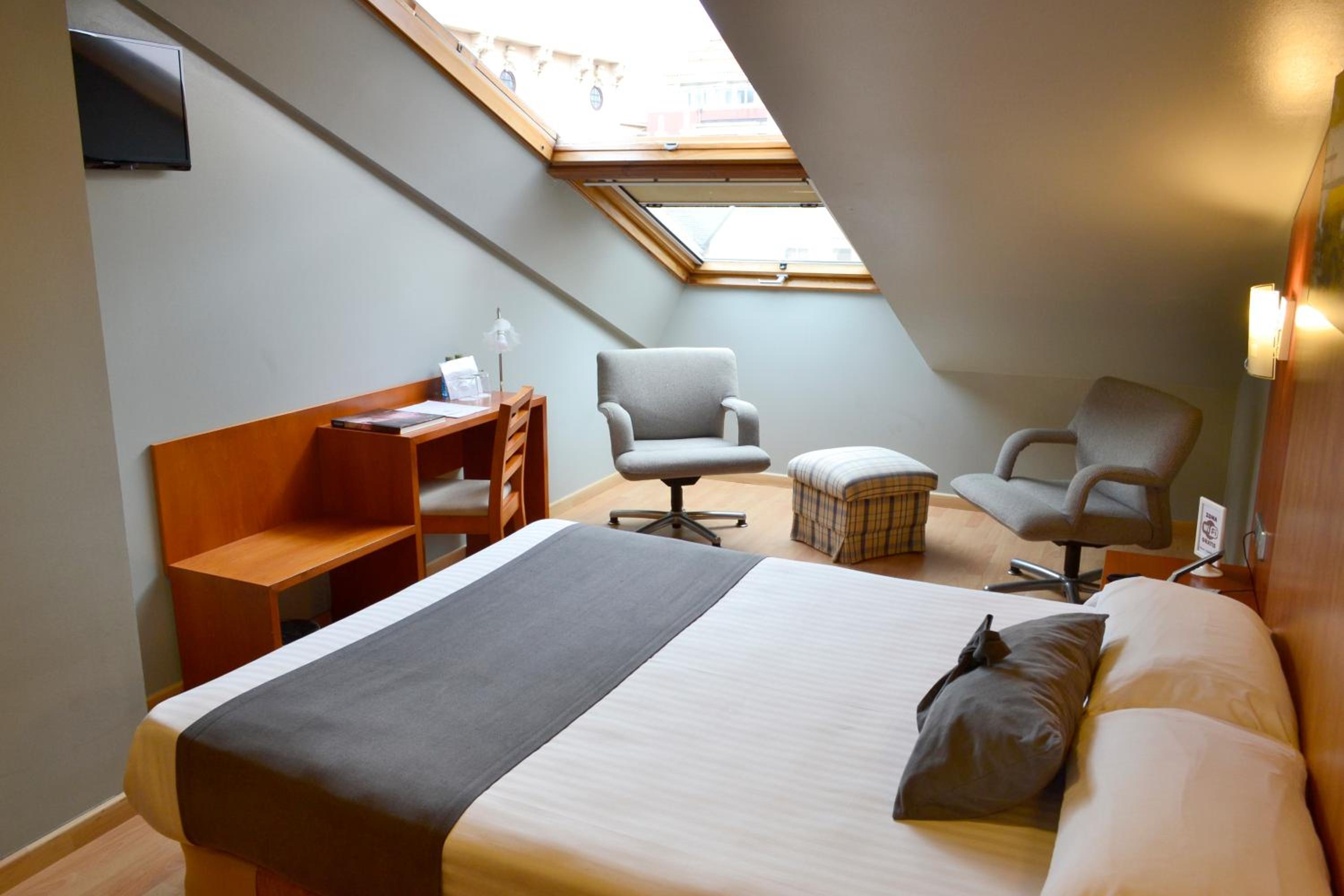 Double Room with Spa Bath photo 2