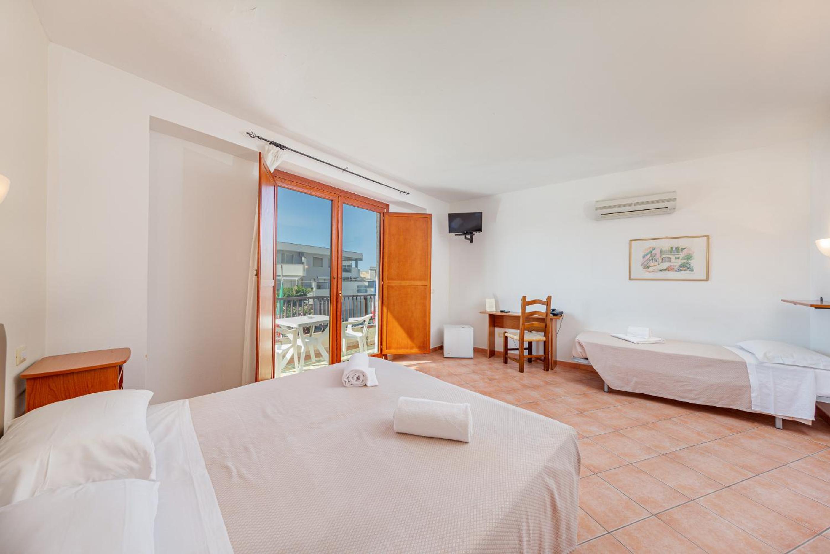 Classic Triple Room with Partial Sea View