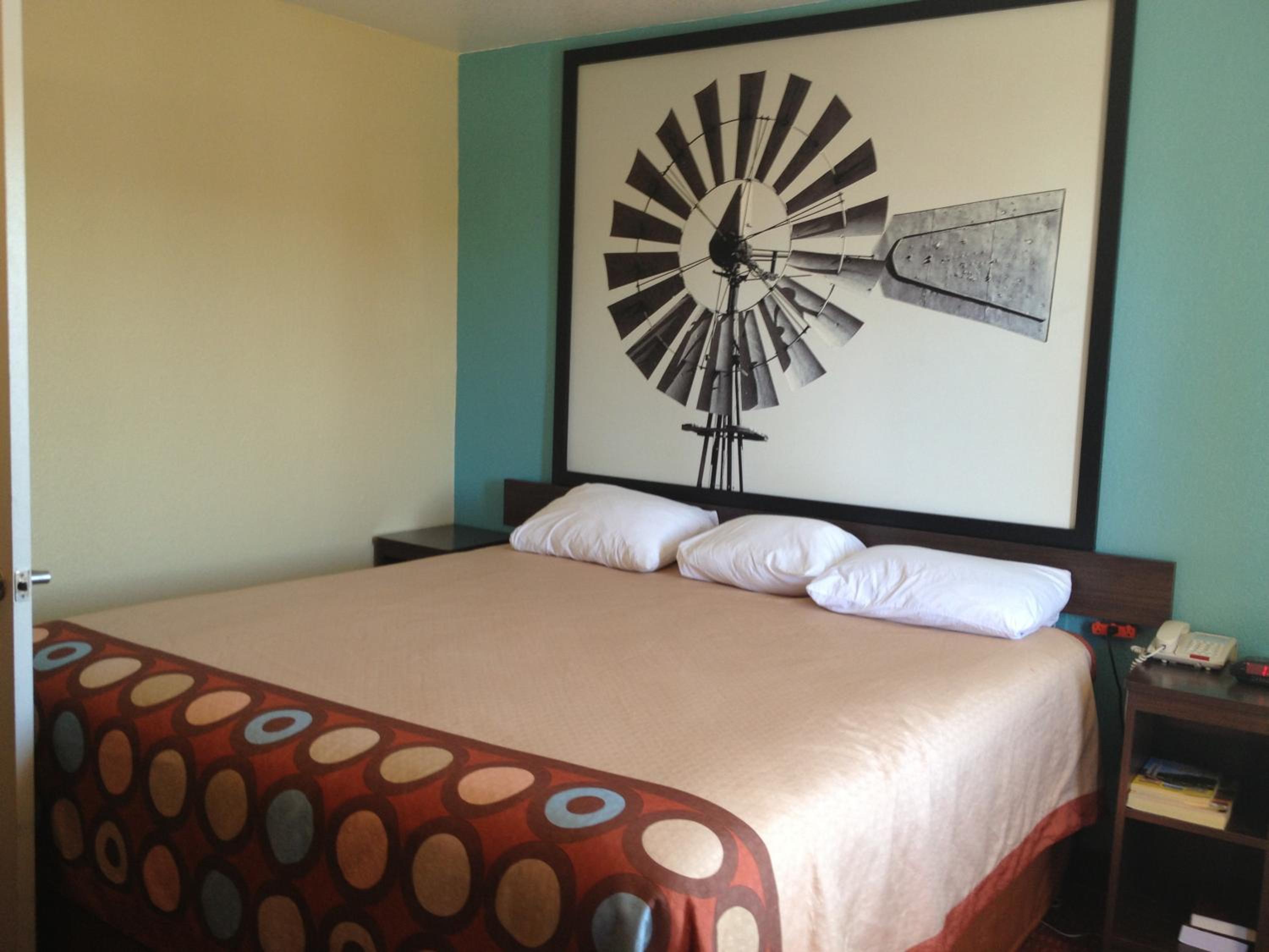 Queen Room - Non-Smoking - Photo 1