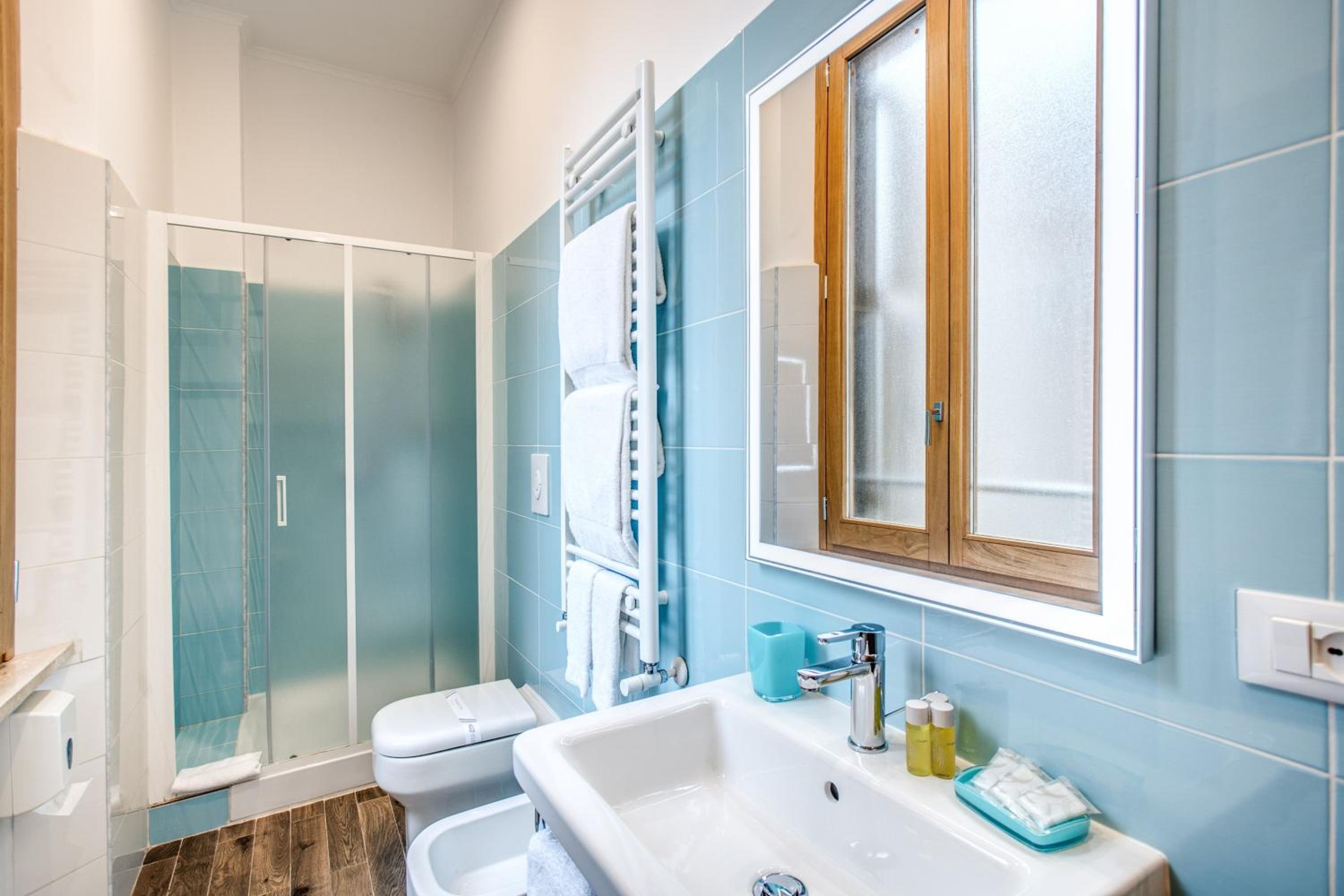 Deluxe Junior Suite photo 2