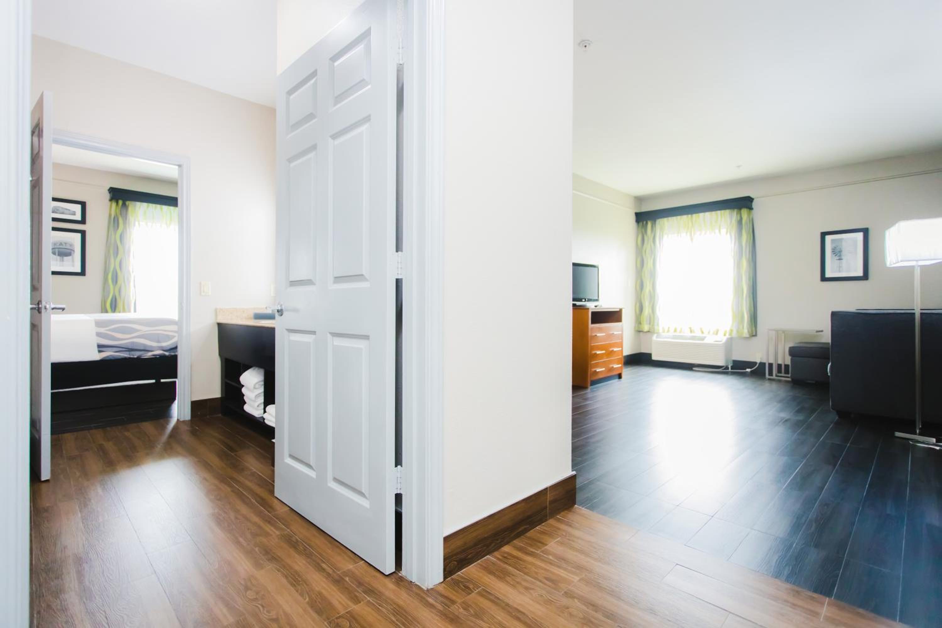 Two Room Suite with Kitchenette - Photo 4