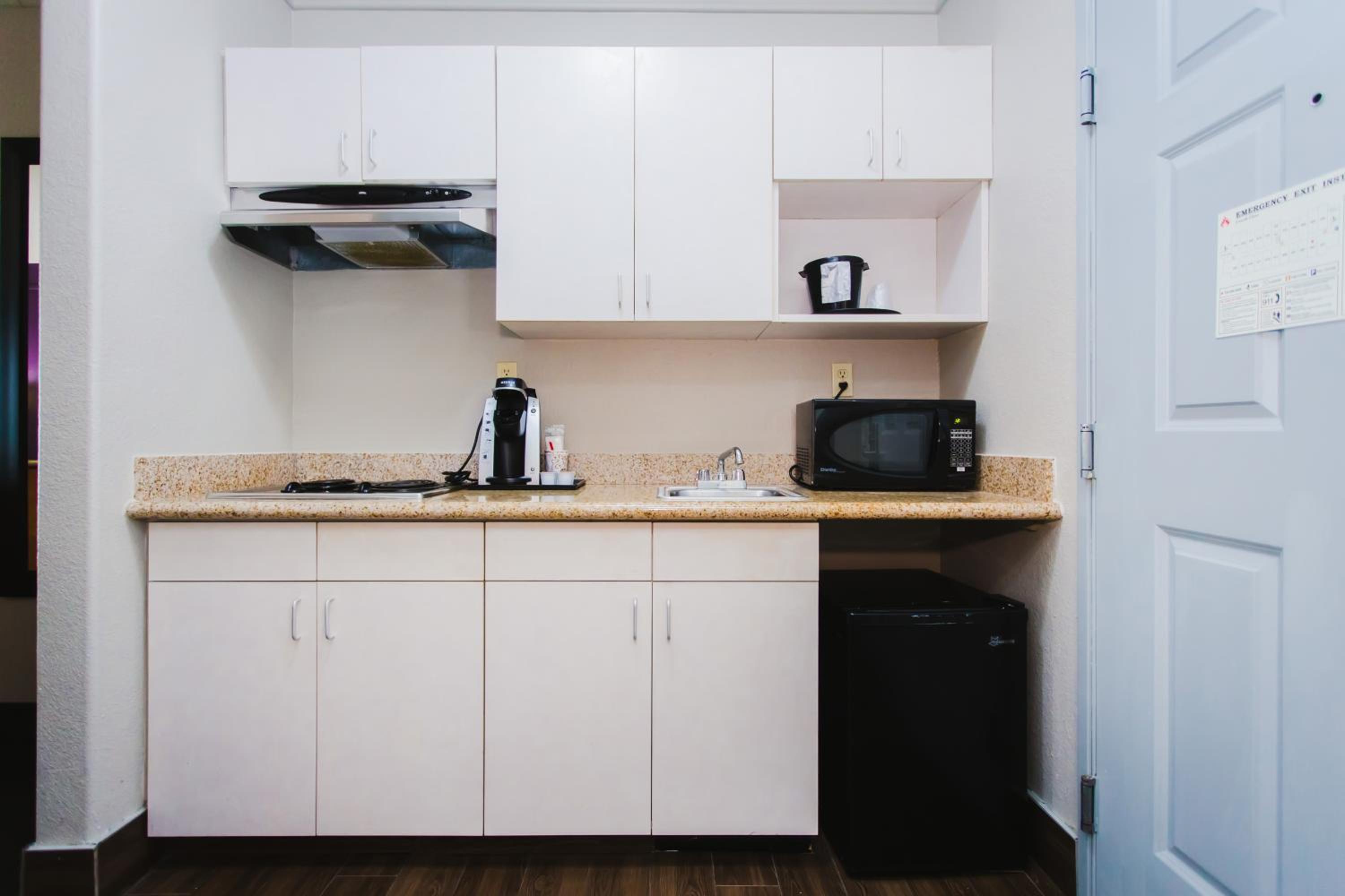 Standard King with Kitchenette - Photo 2