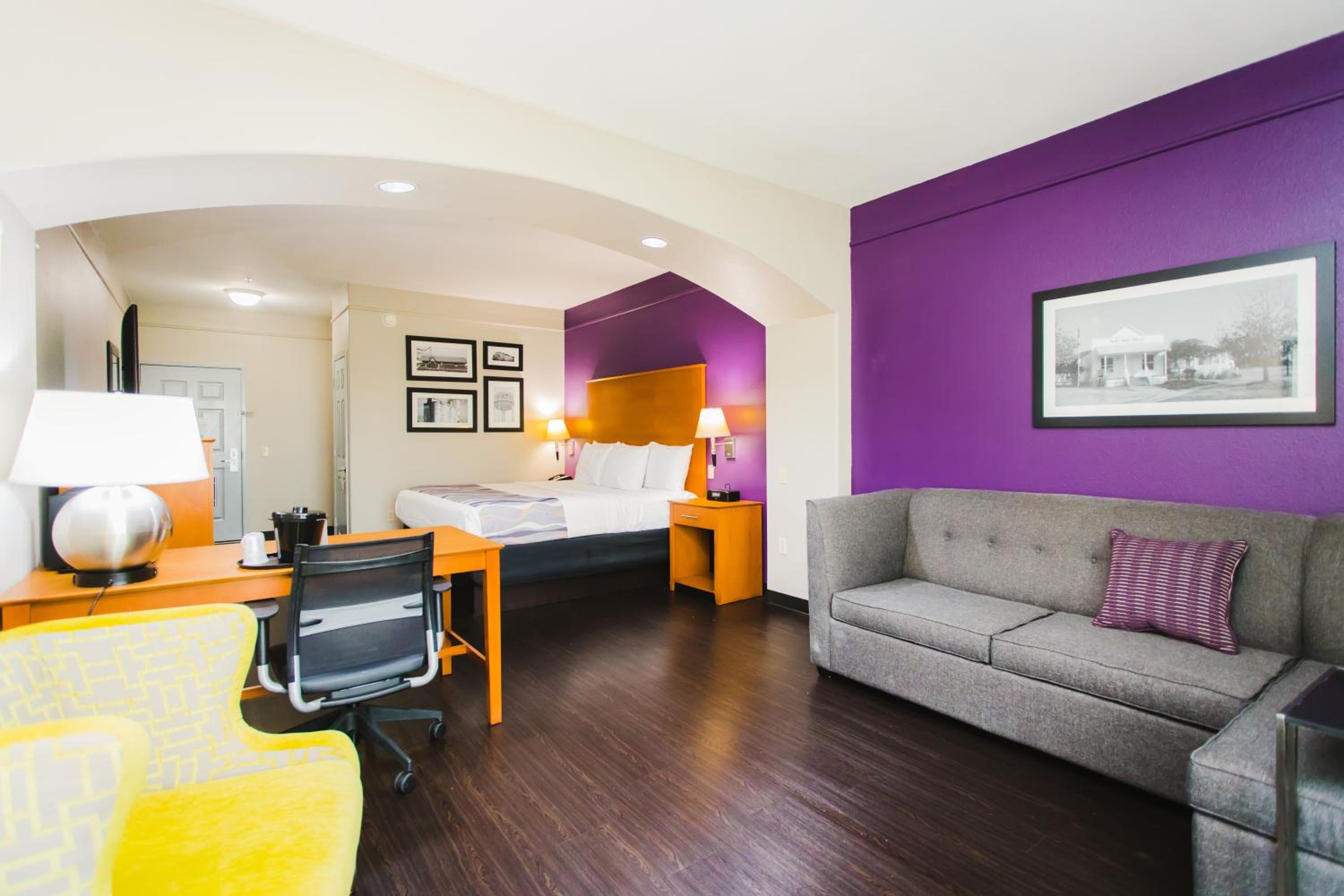 Executive King Suite - Photo 4