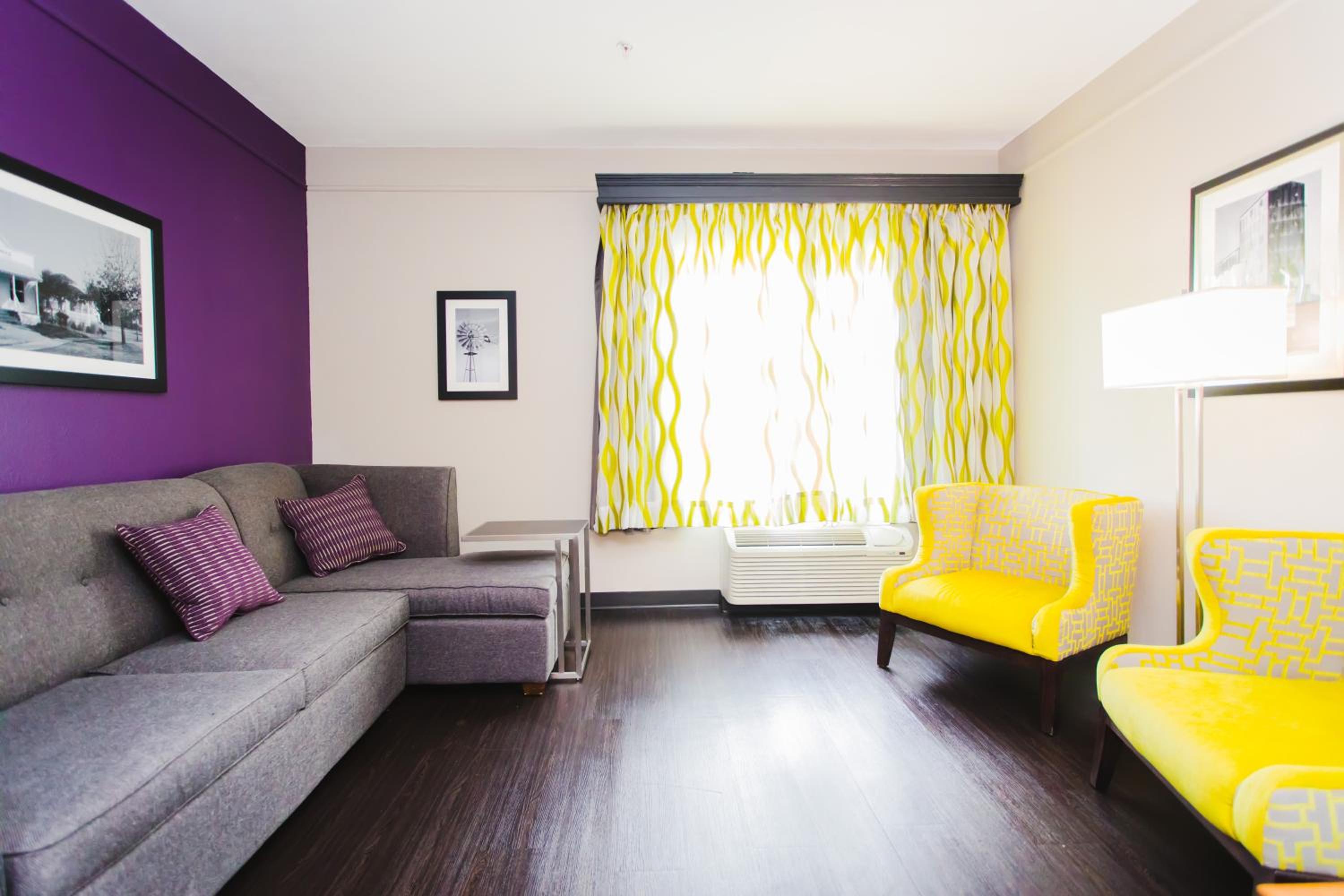 Executive King Suite - Photo 5