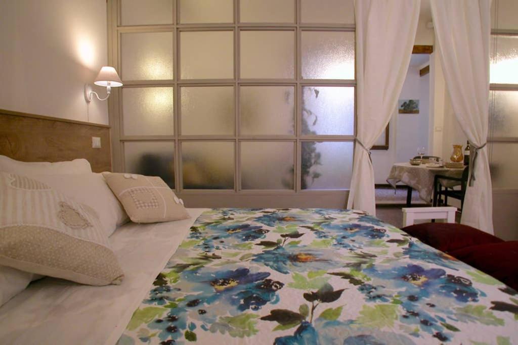 One-Bedroom Apartment - Photo 11