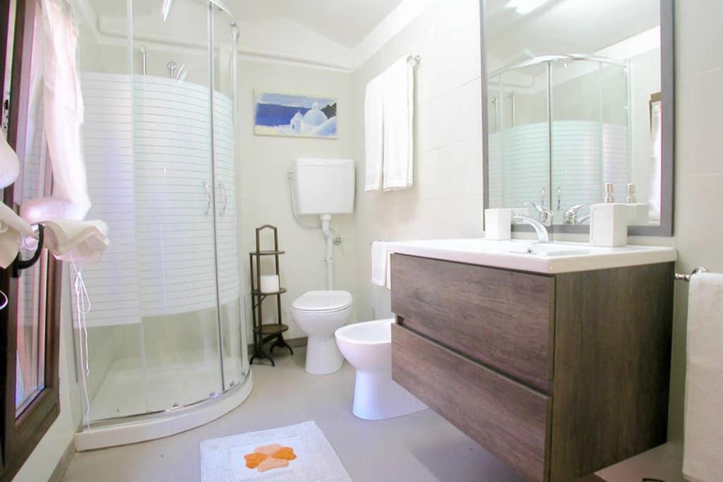 One-Bedroom Apartment - Photo 2