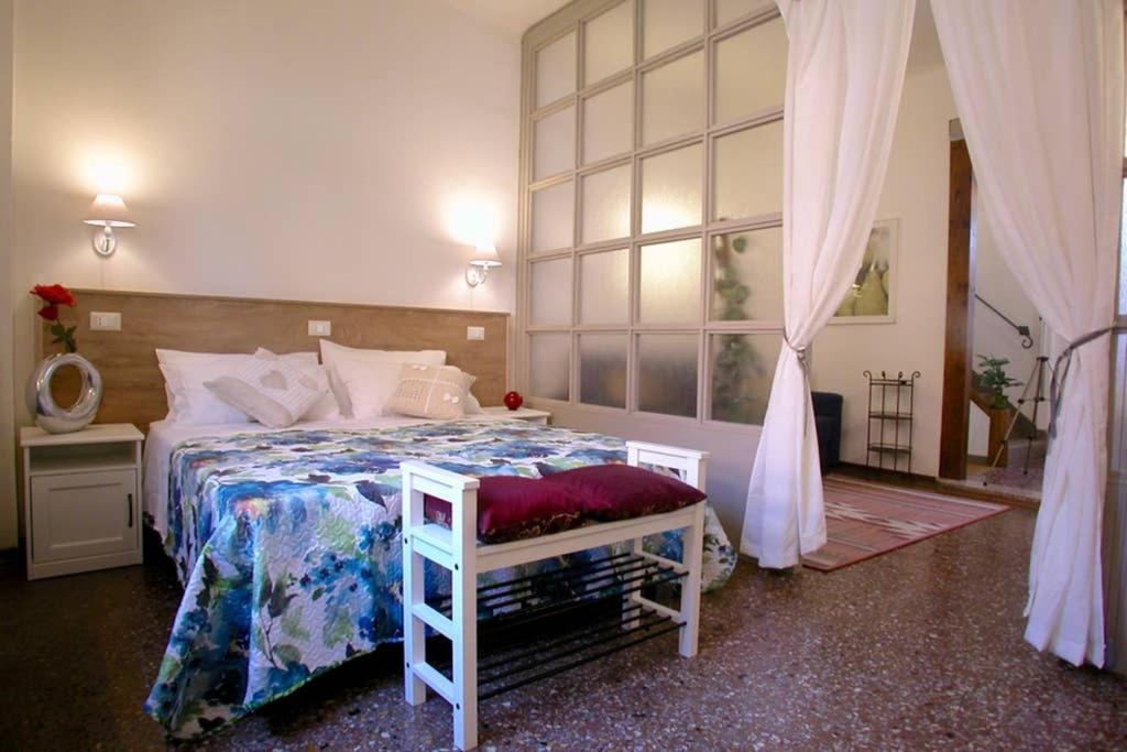 One-Bedroom Apartment - Photo 21
