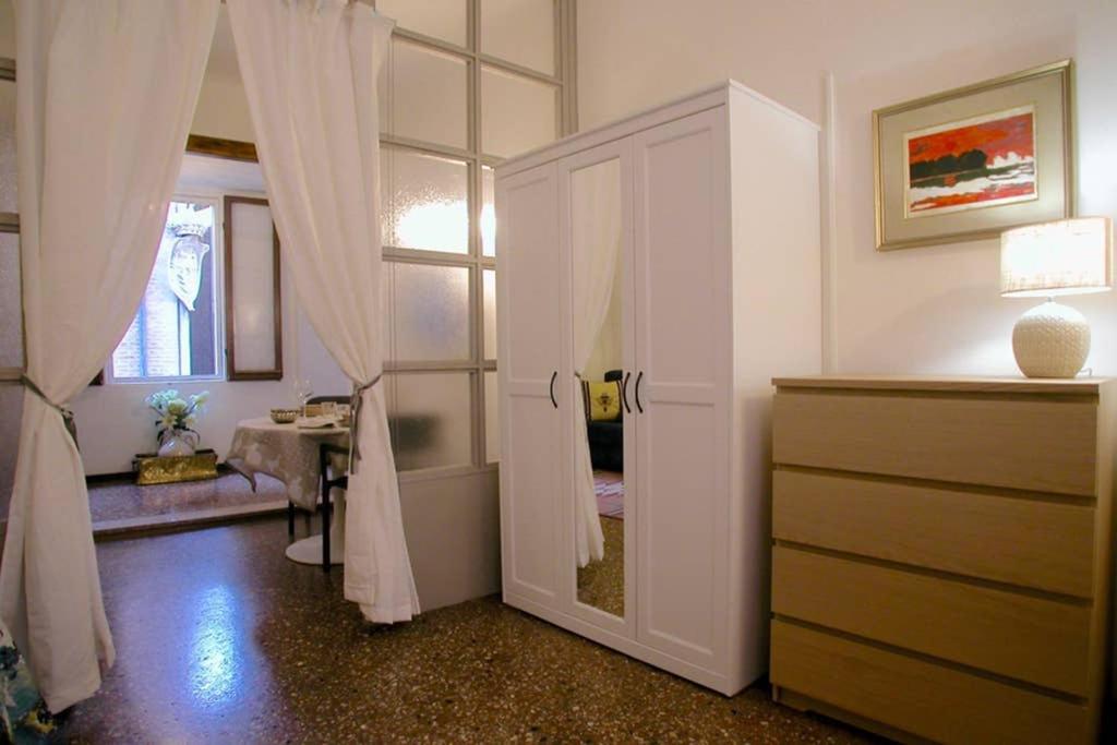 One-Bedroom Apartment - Photo 19