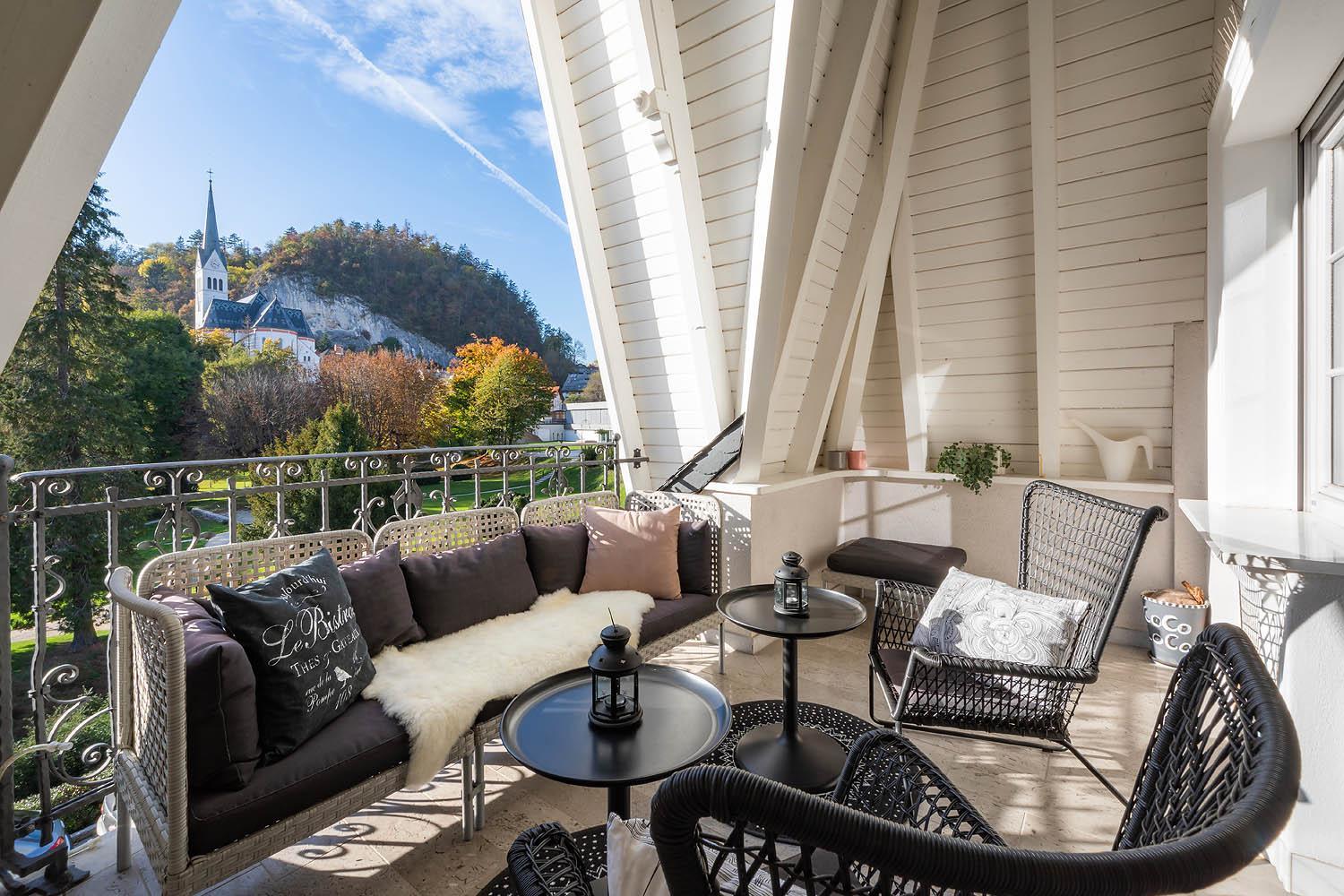 Apartment with Lake View - Photo 9