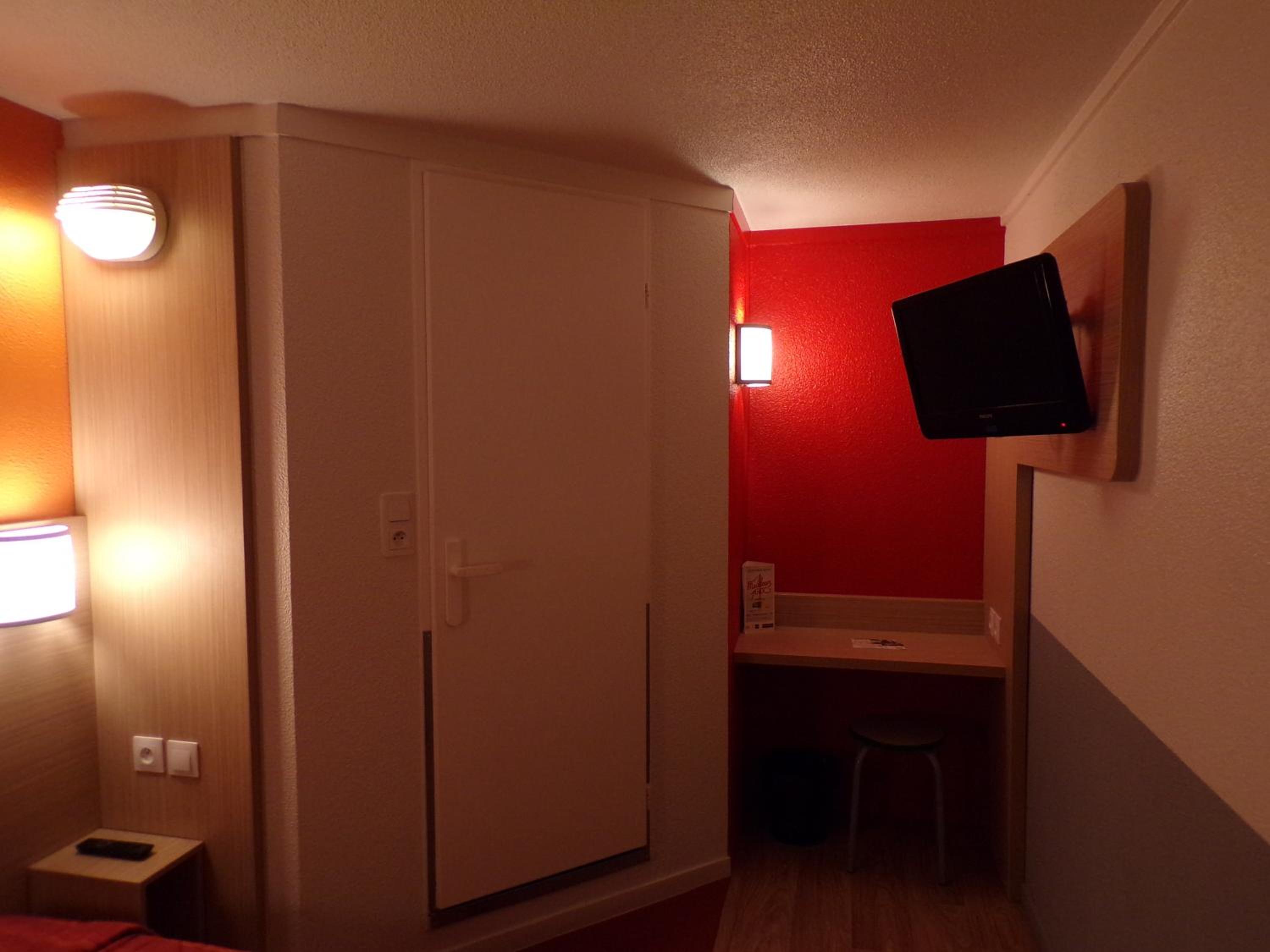 Double Room - Photo 12