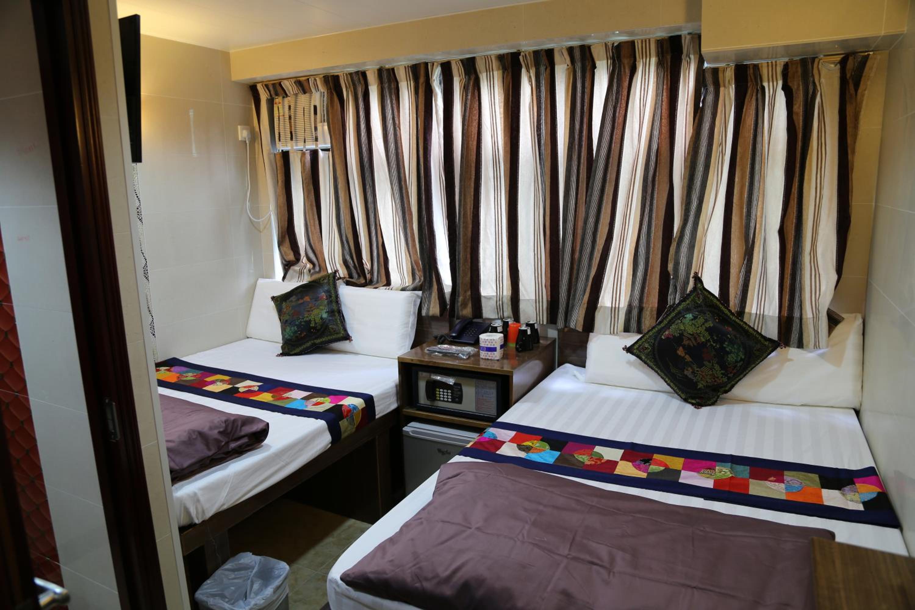 Triple Room (1 double + 1 single)