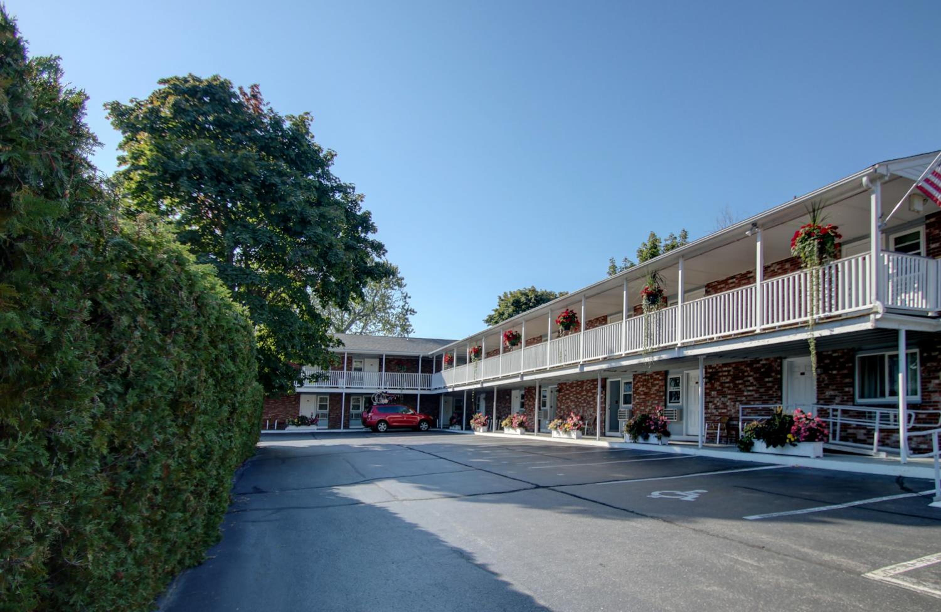 Queen Room - Disability Access - Court Motel Building photo 3
