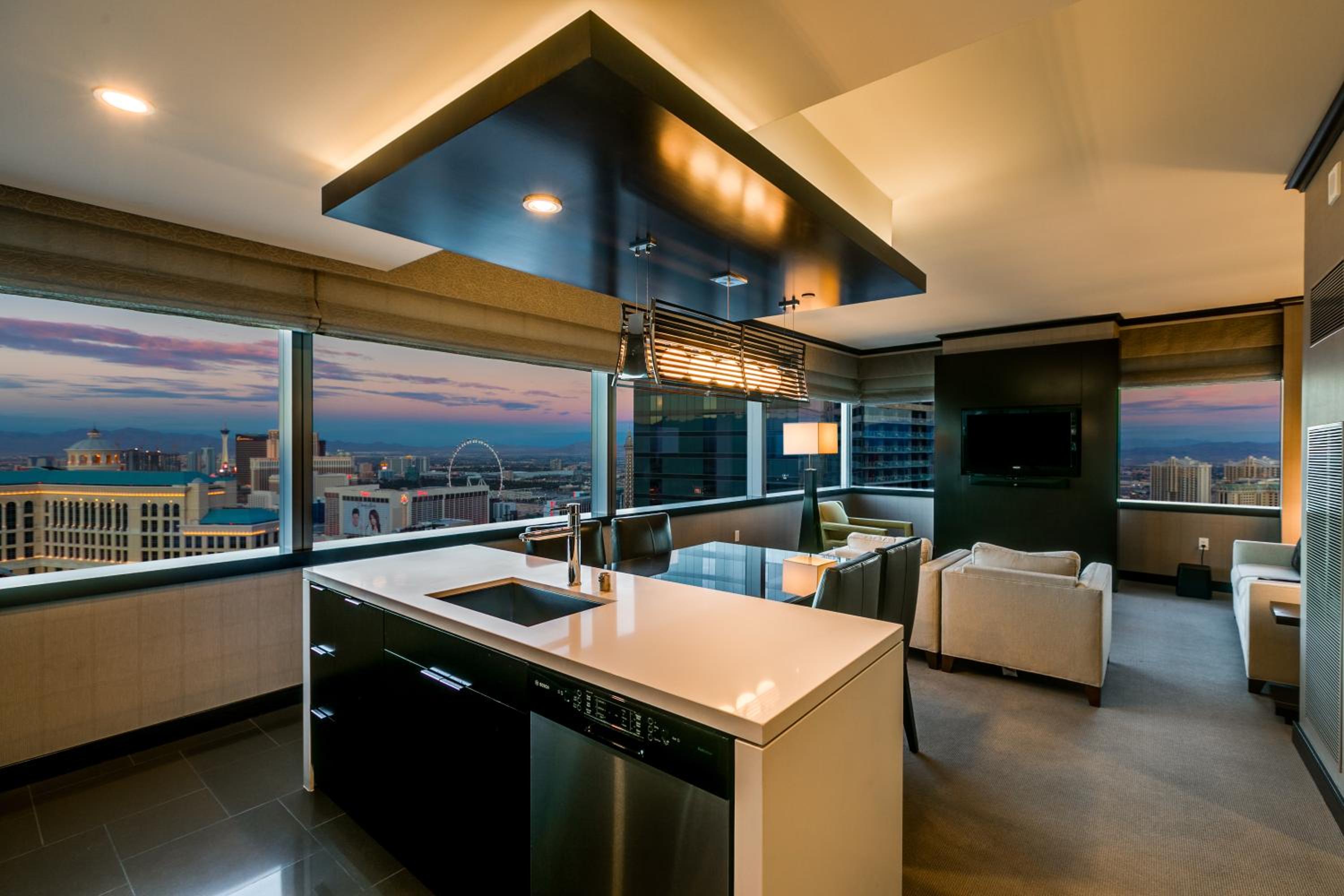 Apartment with Lake View - Photo 4