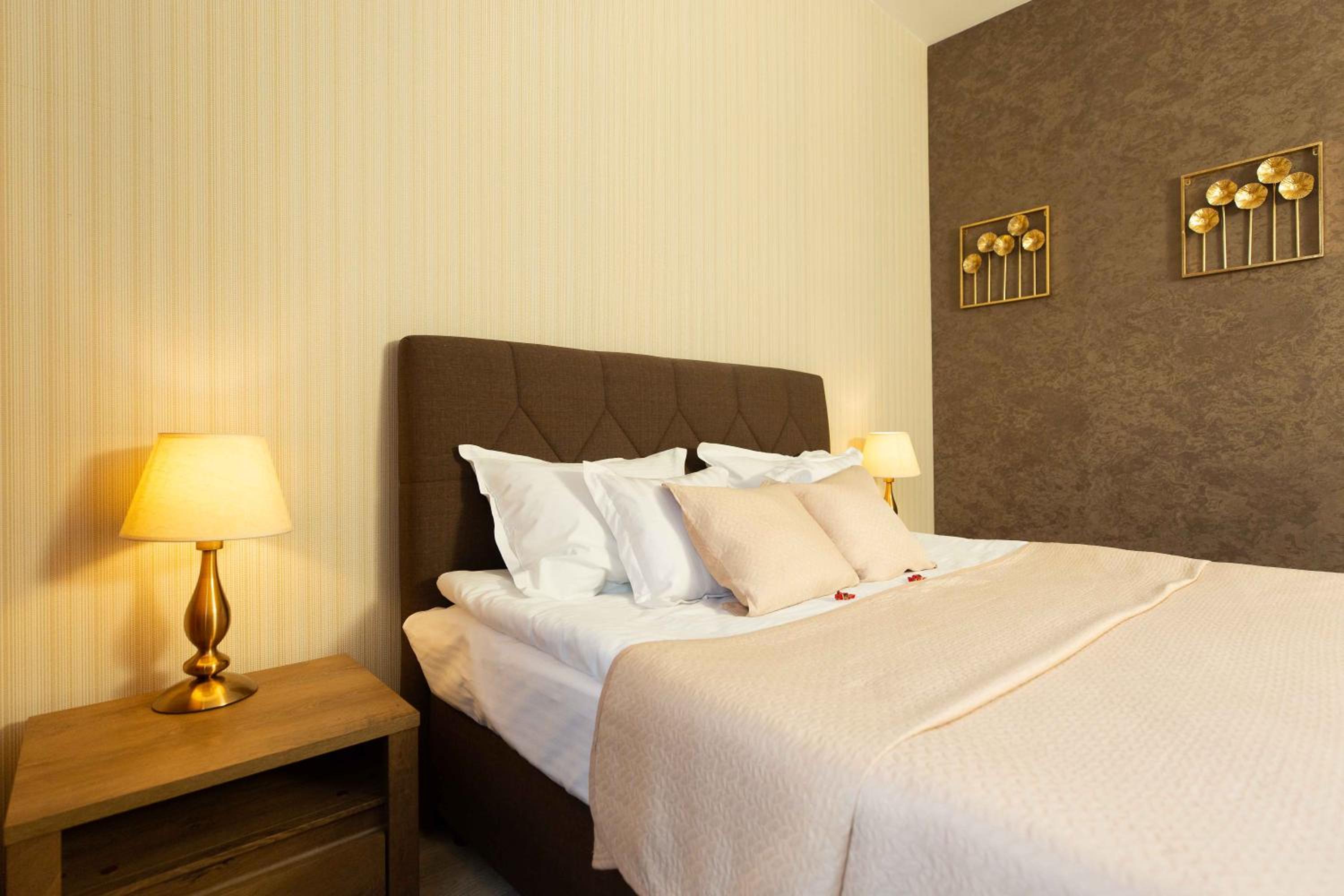 Deluxe Double Room - Photo 8