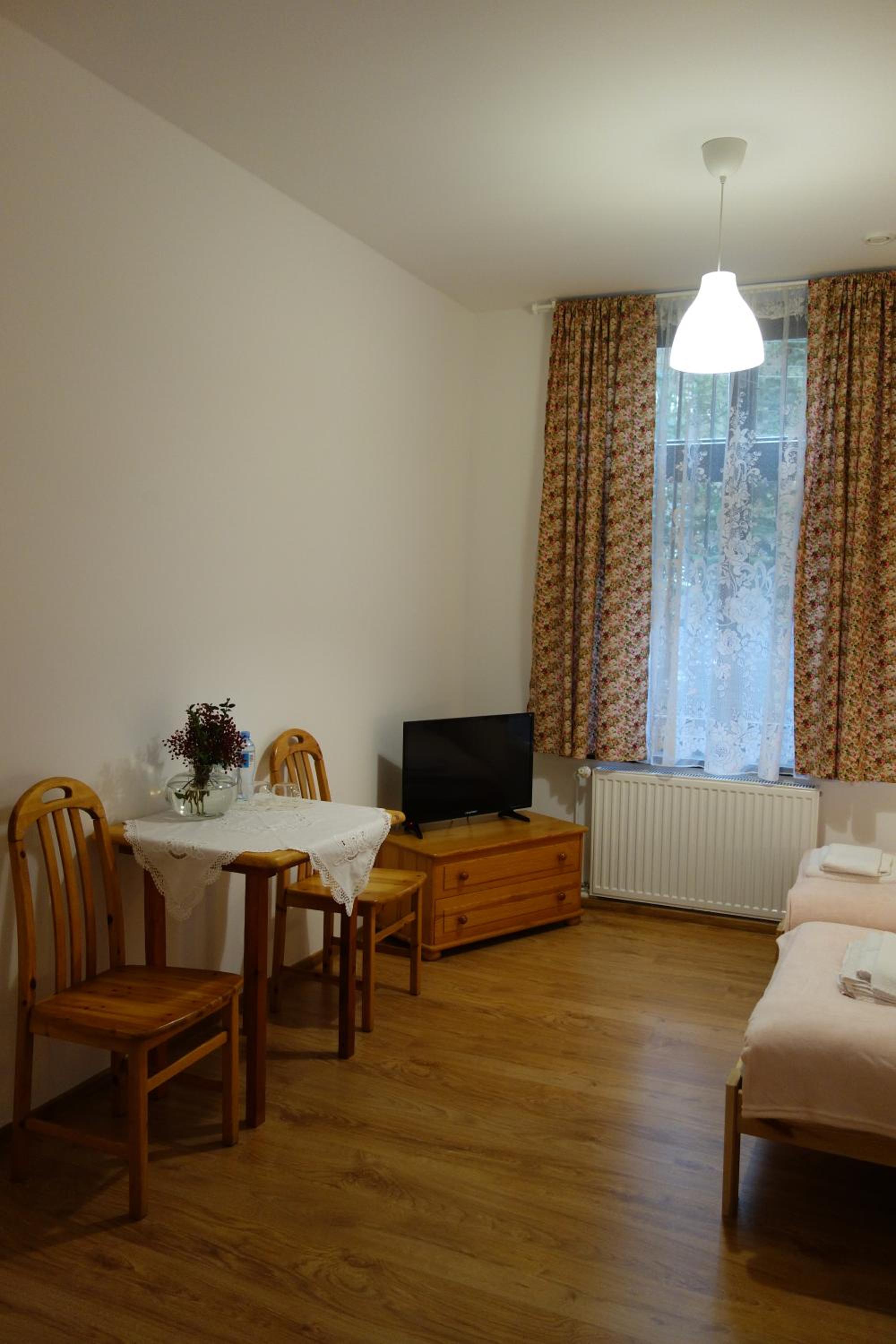 Standard Twin Room - Photo 12