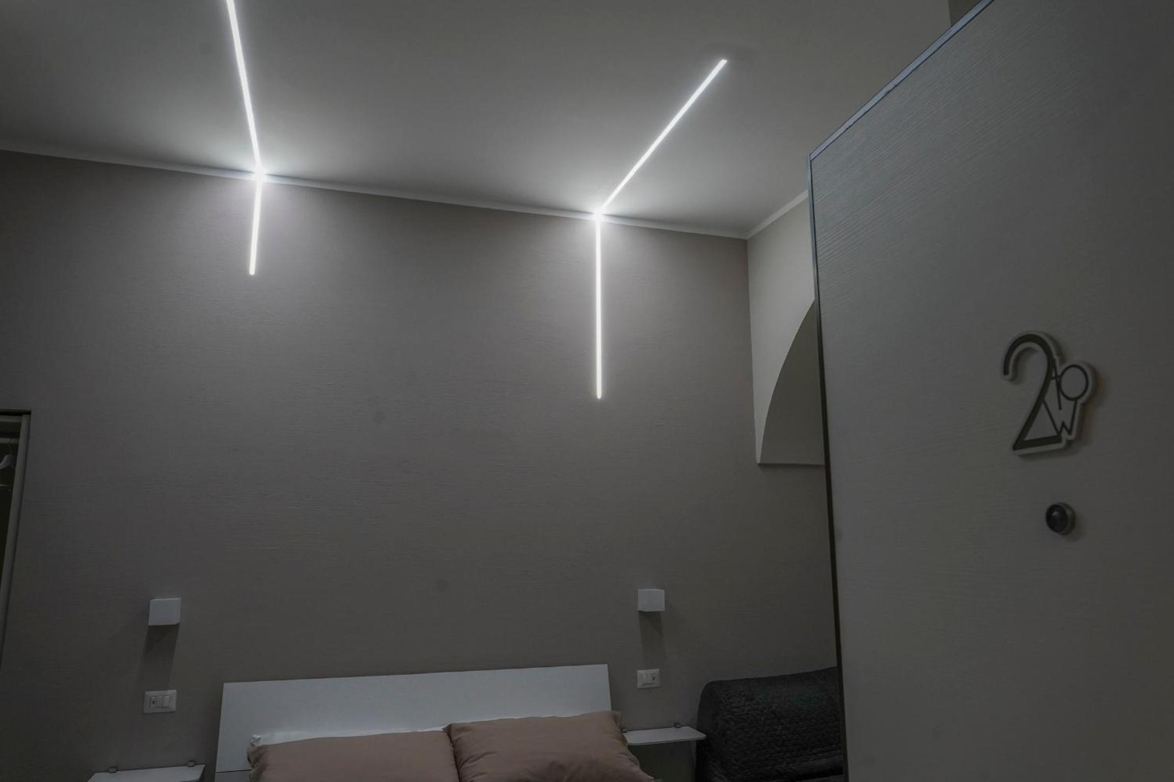 Double or Twin Room with Private Bathroom - Photo 9
