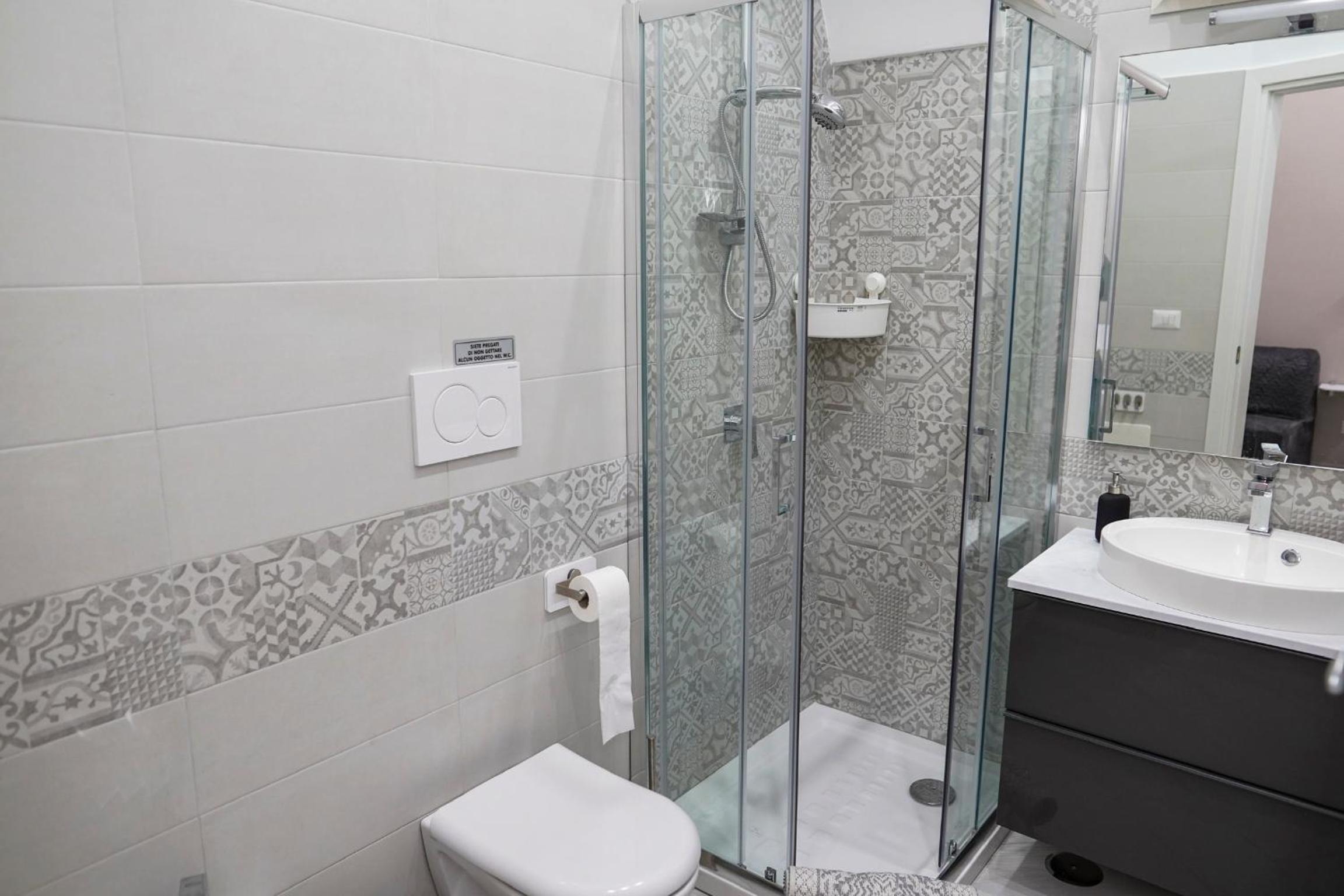 Double or Twin Room with Private Bathroom - Photo 6
