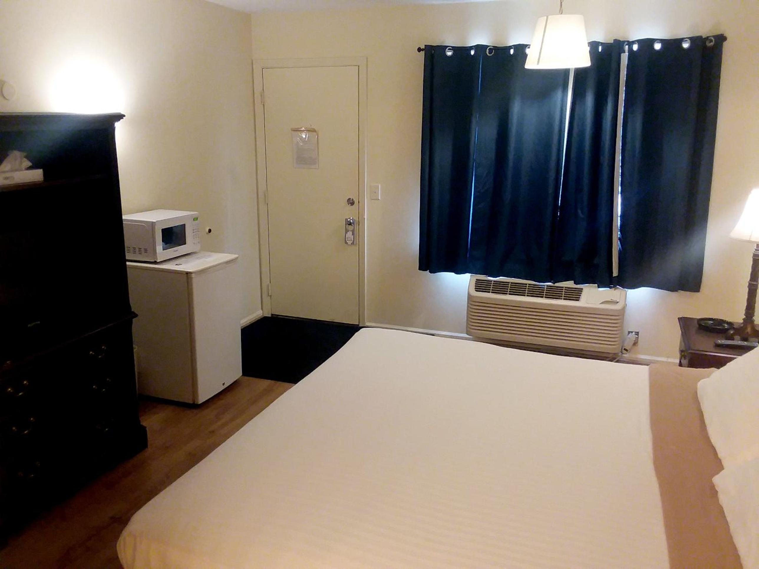 Standard King Room photo 1