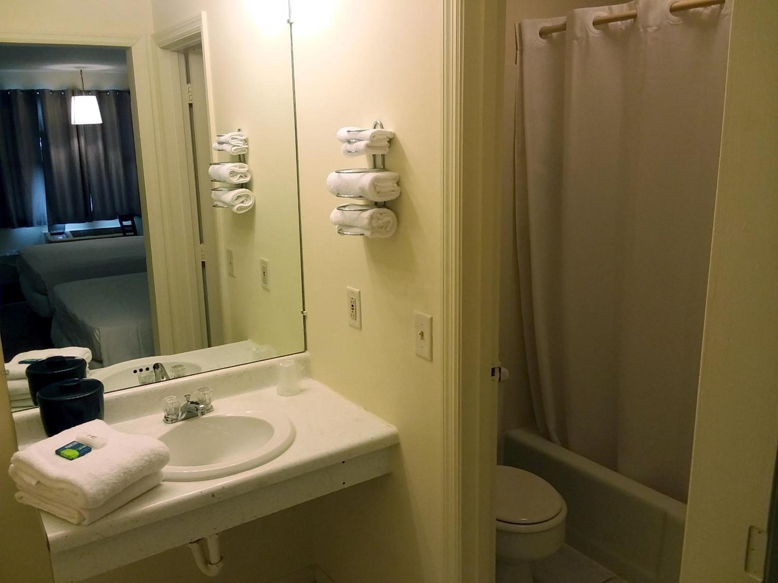 Standard King Room photo 3