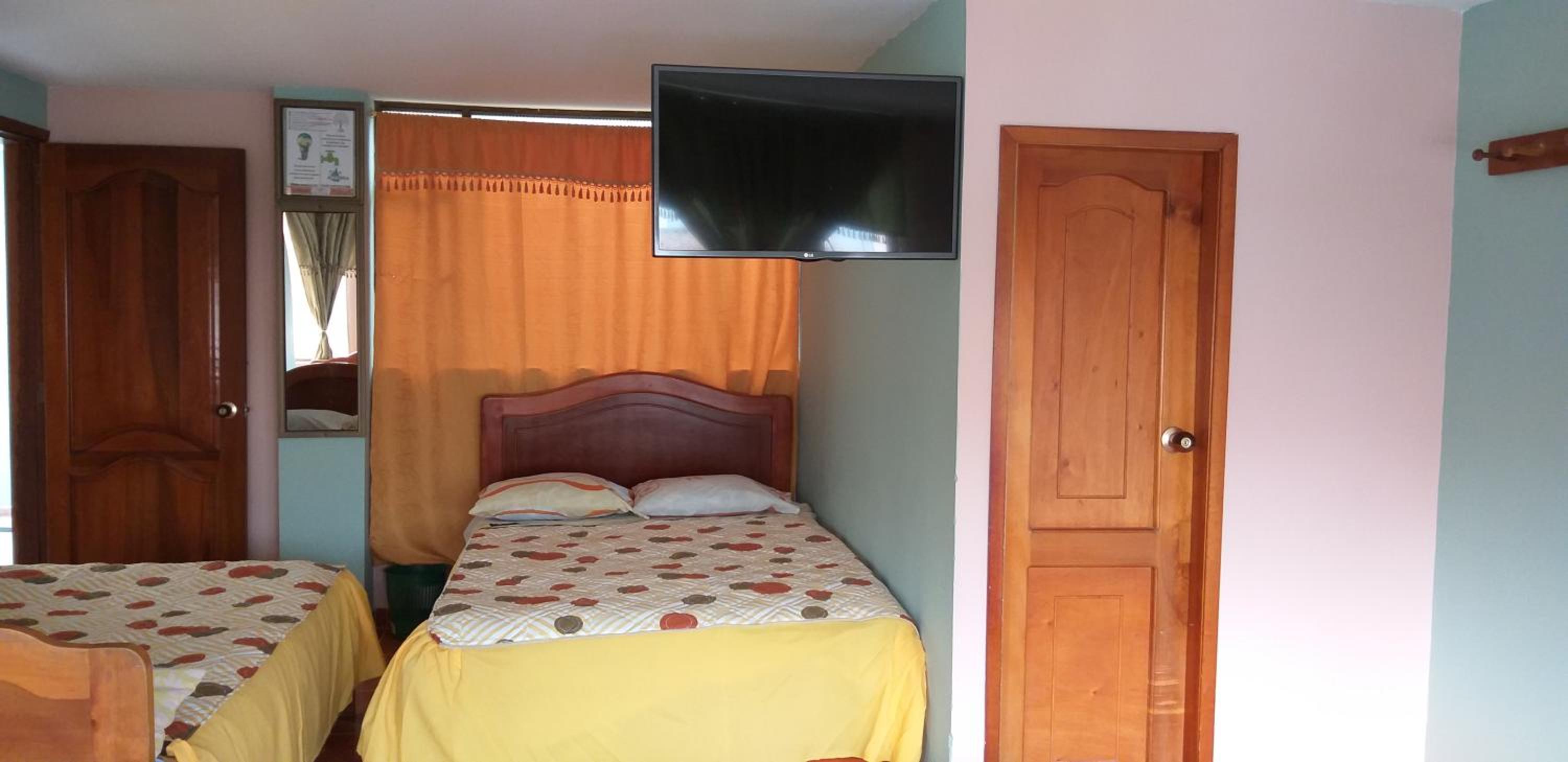 Quadruple Room with Private Bathroom photo 3