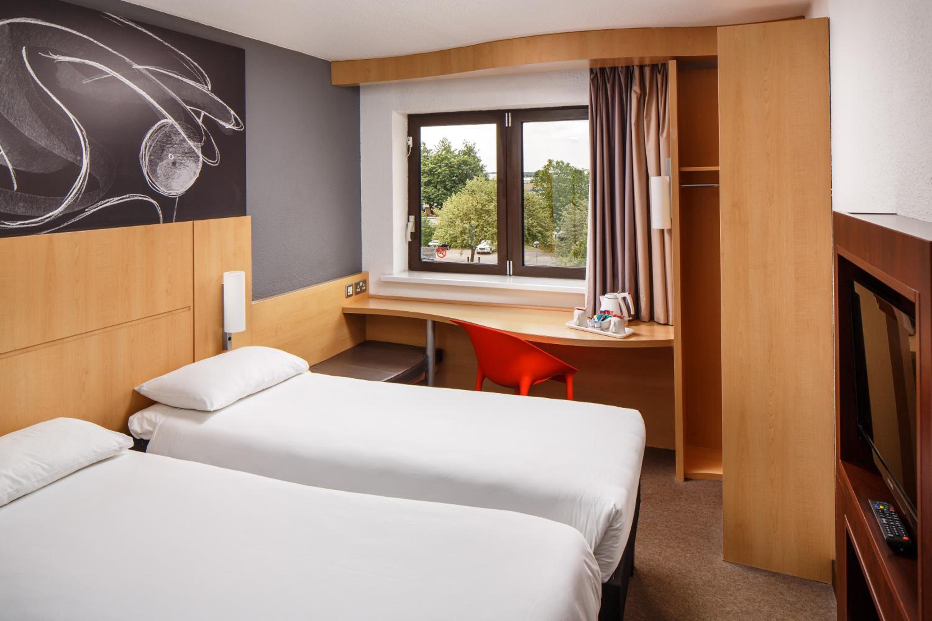 Twin Room - Photo 3