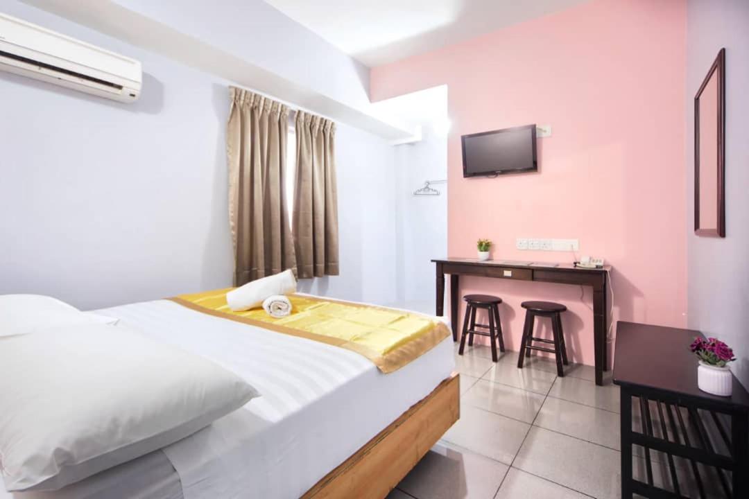 Deluxe Queen Room - Photo 3