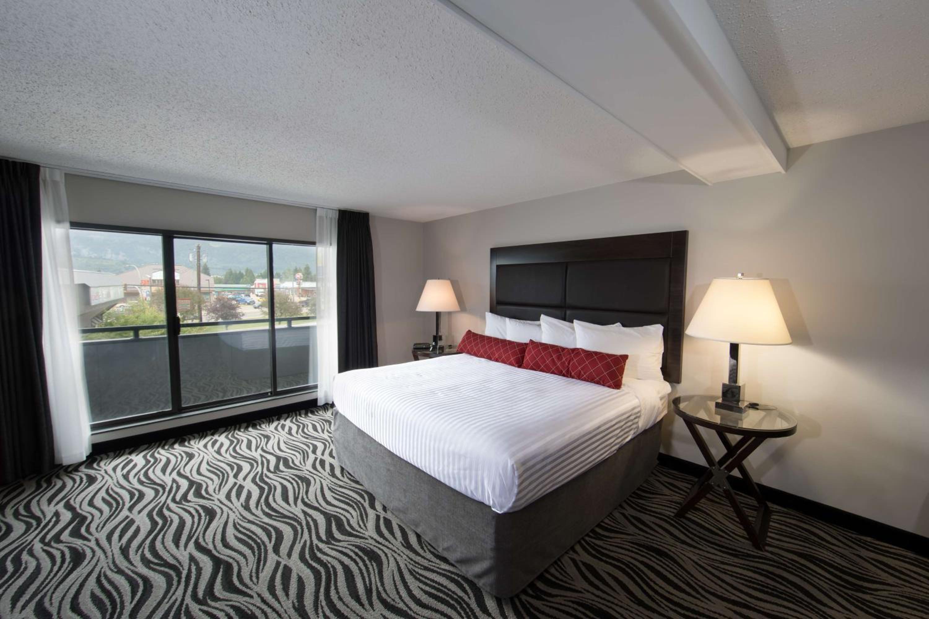 King Suite with Kitchenette - Photo 4