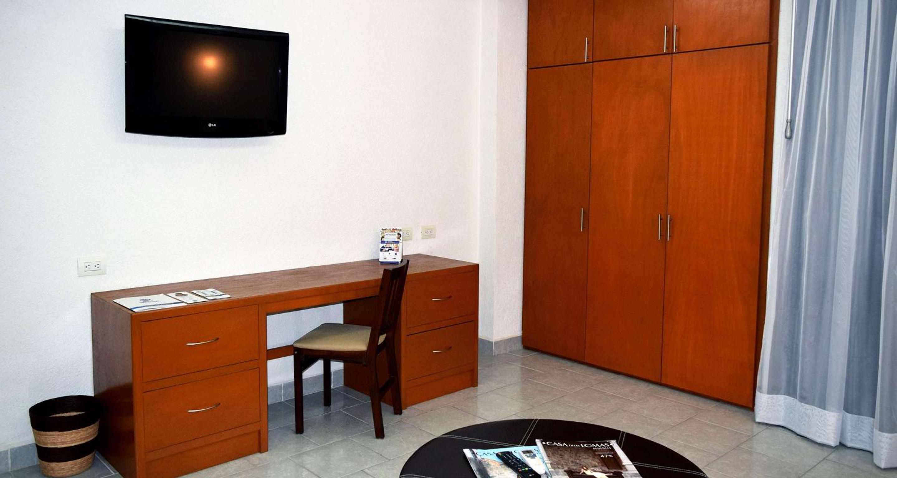 King Suite with Living Area photo 3