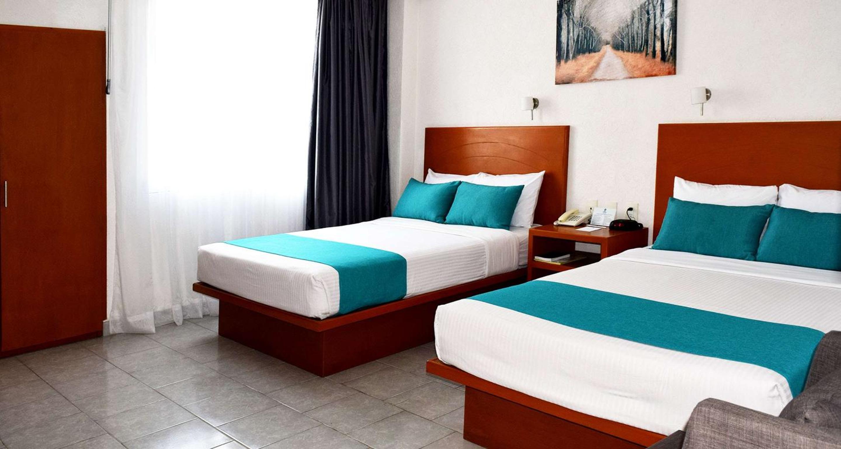 Double Room with Two Double Beds - Non-Smoking - Photo 2