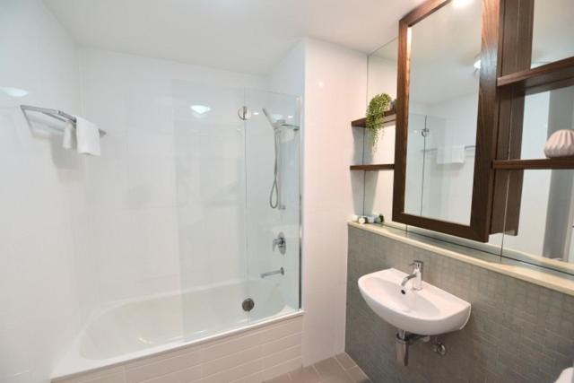 Two-Bedroom Villa with Pool Access - Photo 10