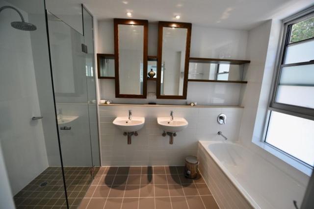 Three-Bedroom Belongil Penthouse - Photo 8