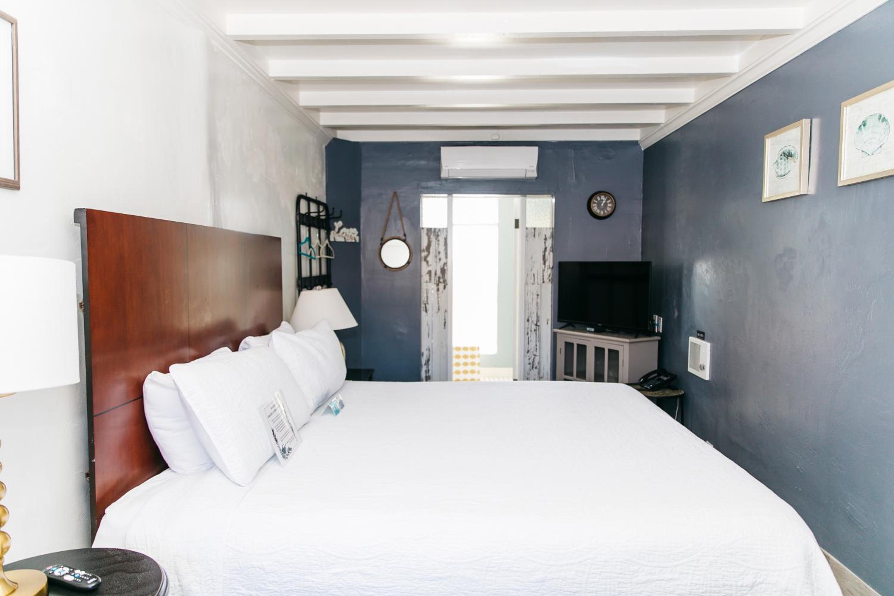 Standard King Room photo 2