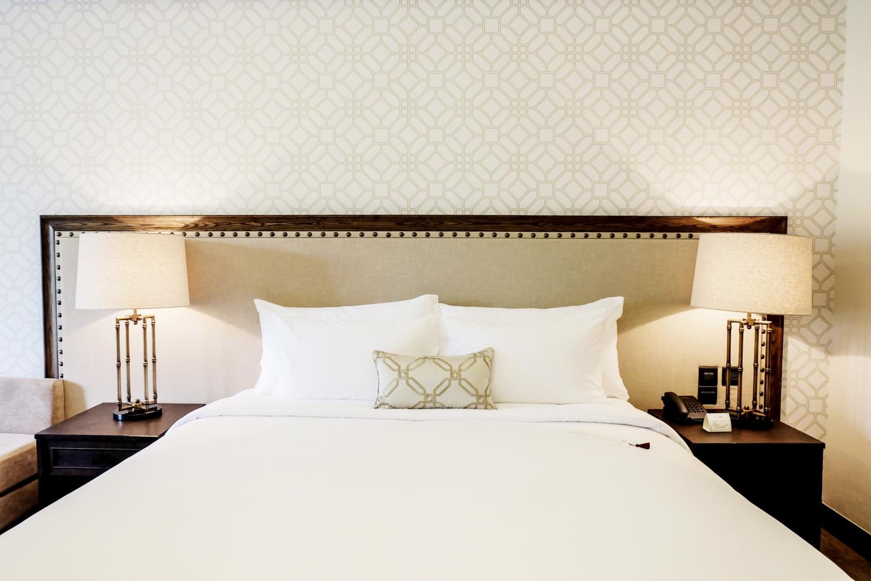 Deluxe King Room - Photo 5
